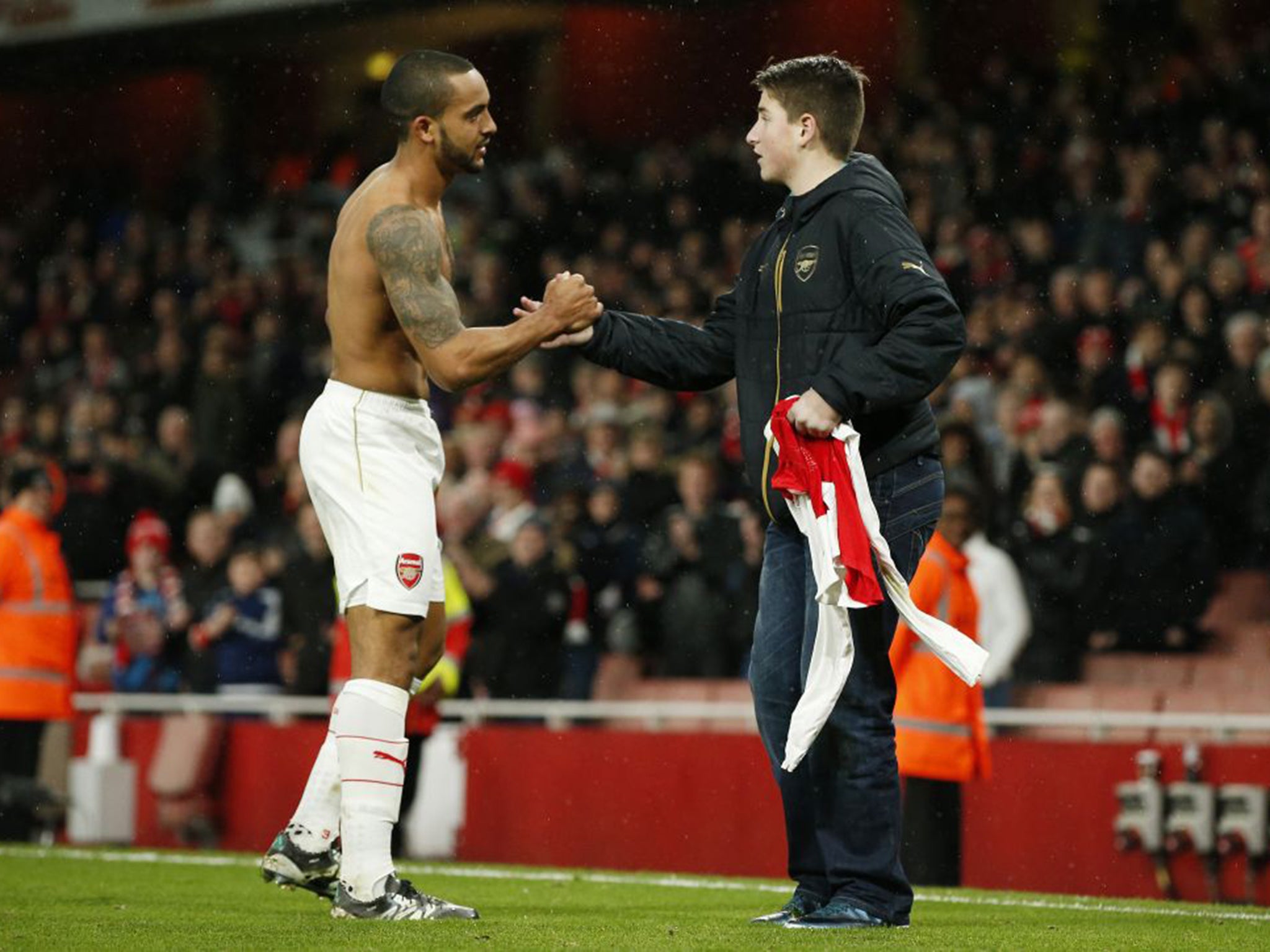 &#13;
Walcott even gave his shirt to the fan&#13;