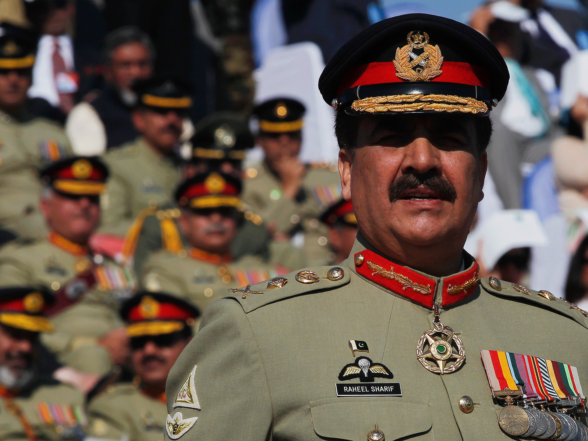 Pakistan's army chief General Raheel Sharif has said the country will ensure a "strong military response" in case of threats to Saudi sovereignty