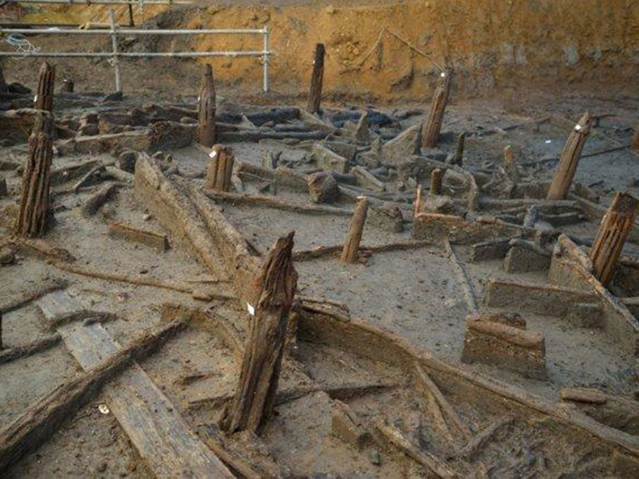 The building was part of a small palisaded settlement built on stilts