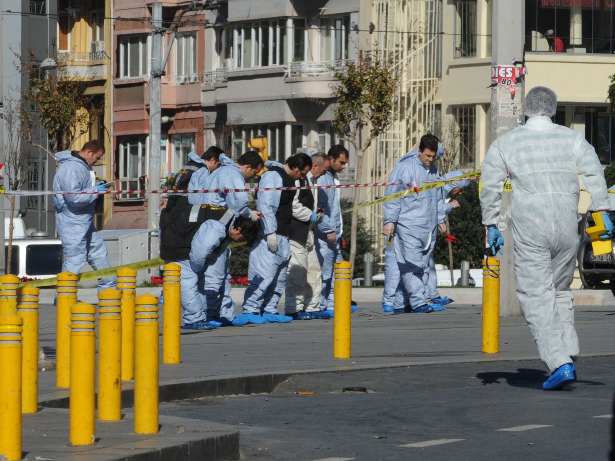 Police forensic experts work at the scene after an explosion in Istanbul's central Taksim Square on October 31, 2010