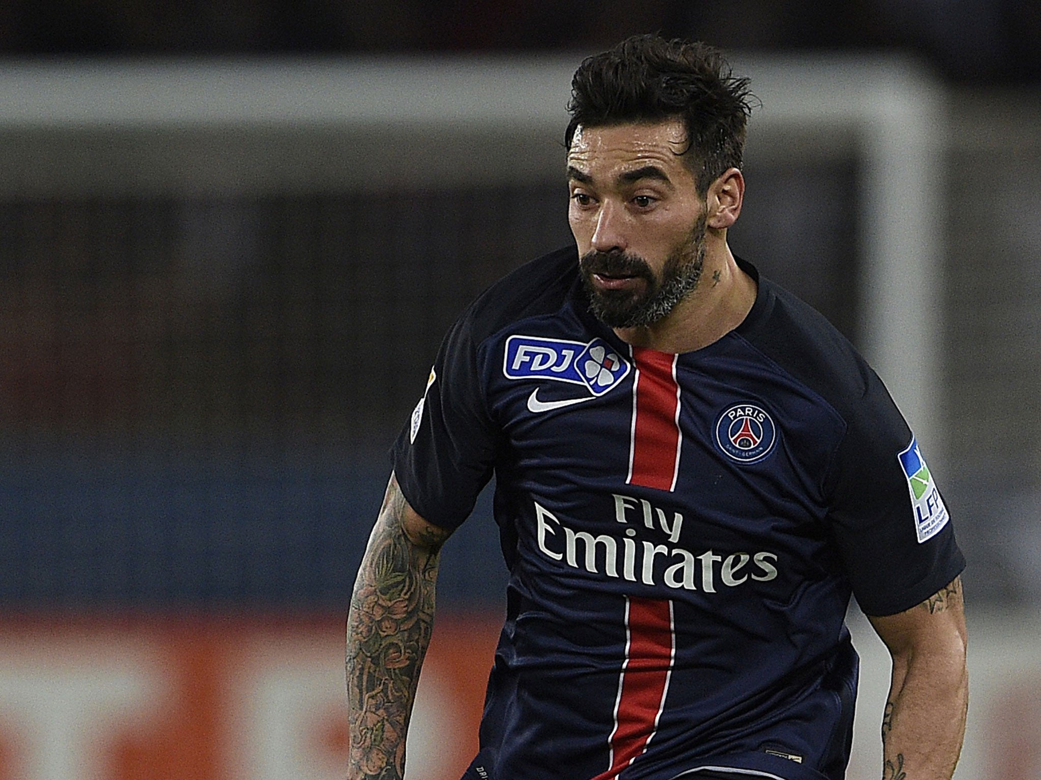 Paris Saint-Germain striker Ezequiel Lavezzi is said to be in talks with Chelsea