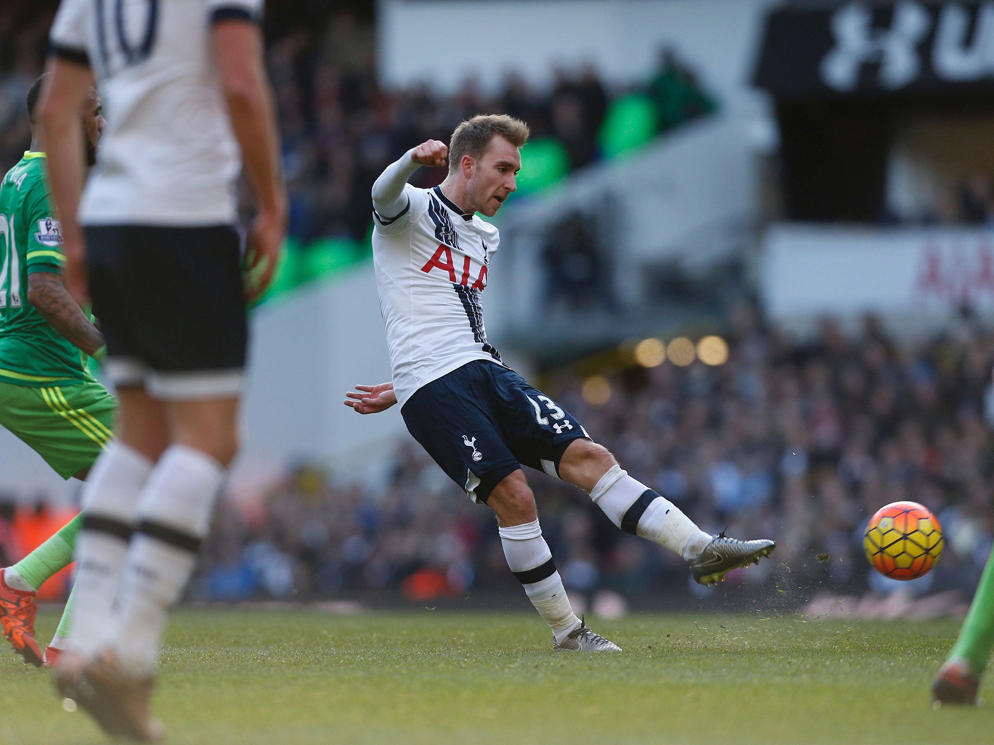 Christian Eriksen hits his second goal against Sunderland