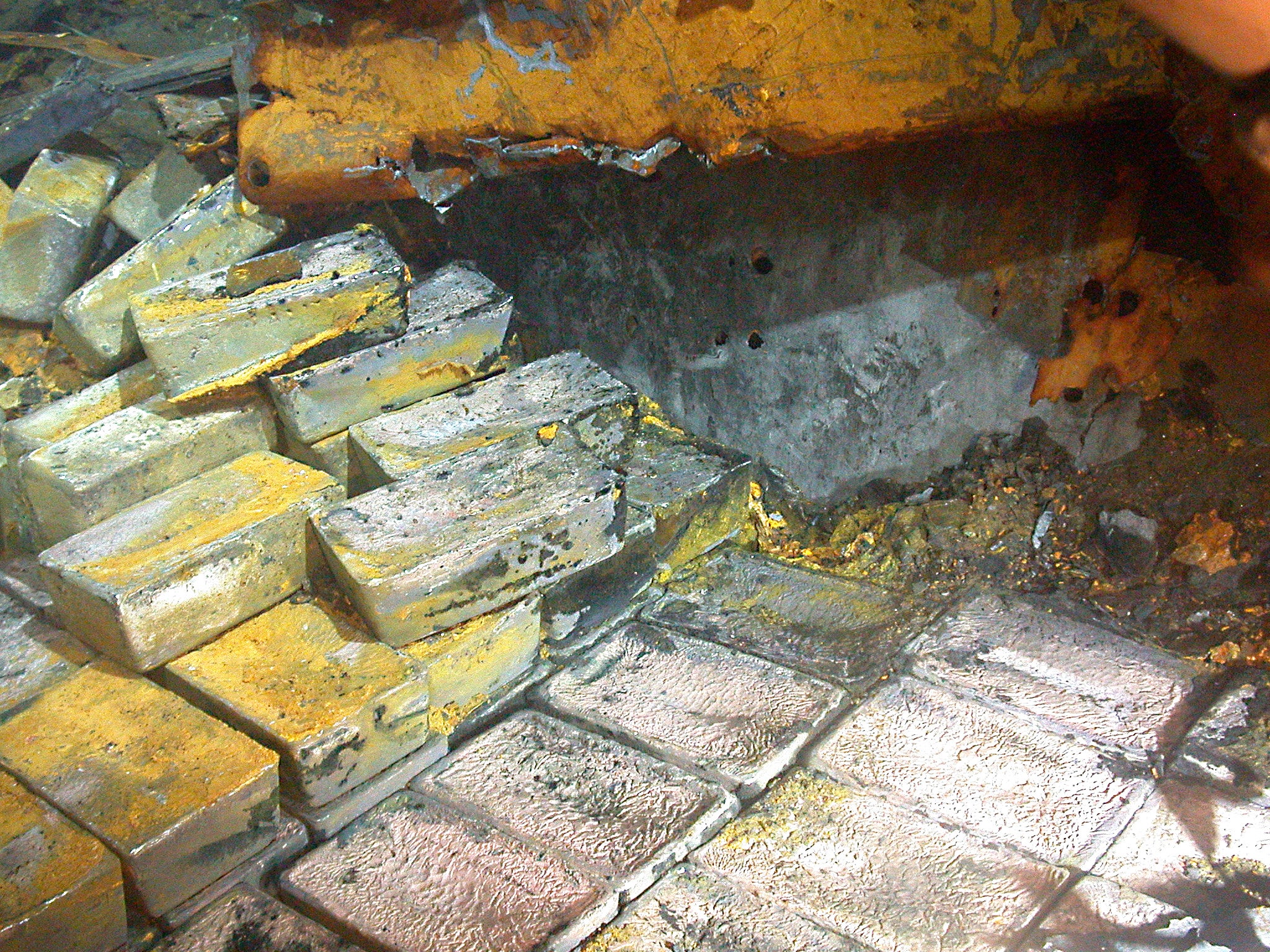 &#13;
The hold of the ship housed 57 plastic crates containing 588 separate artefacts dating from the 18th century&#13;