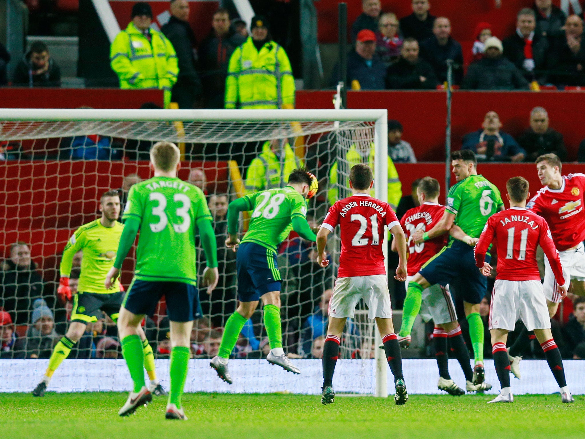 Charlie Austin heads in the winning goal for Southampton against Manchester United