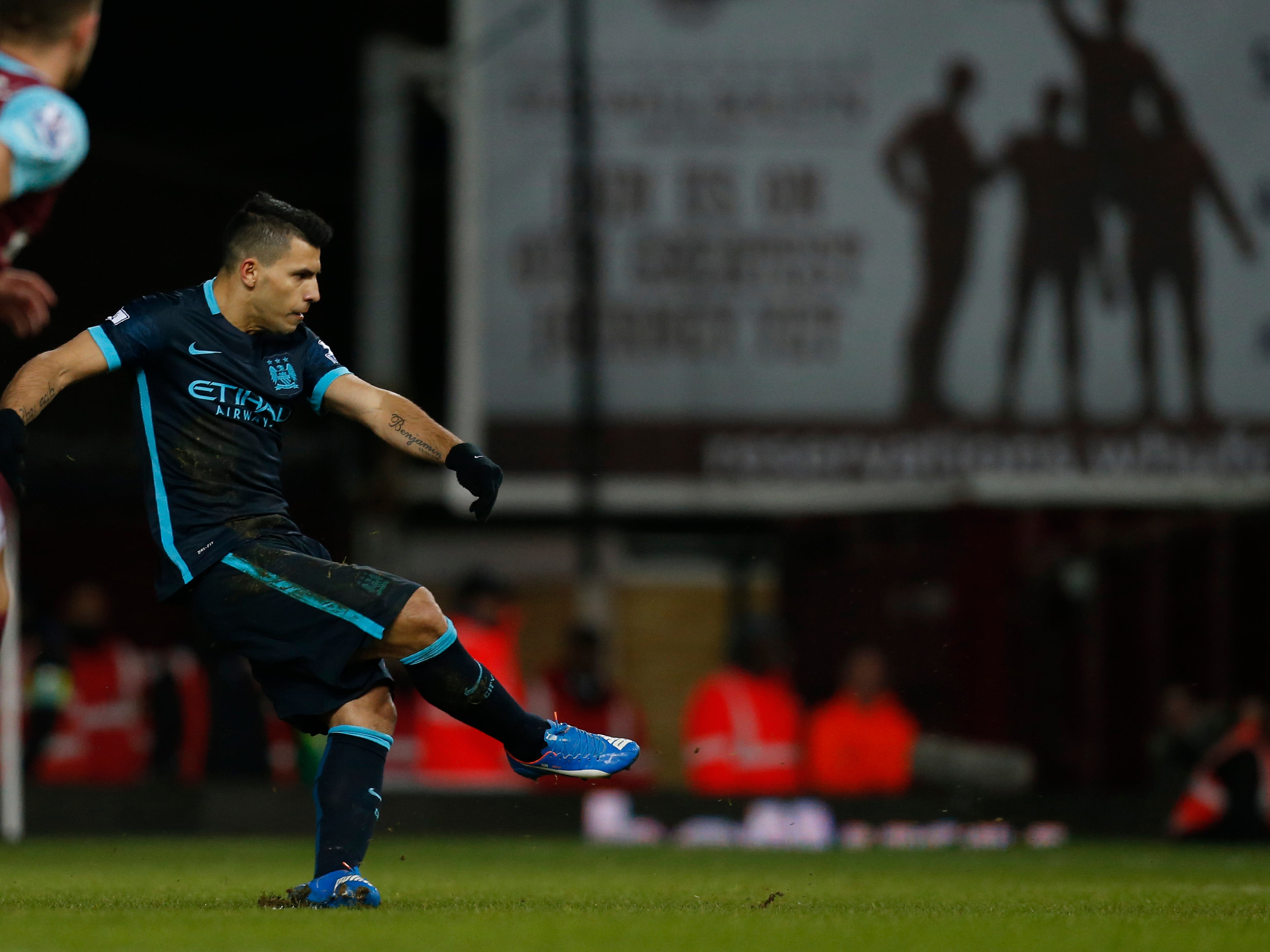 Aguero scores his first-half penalty