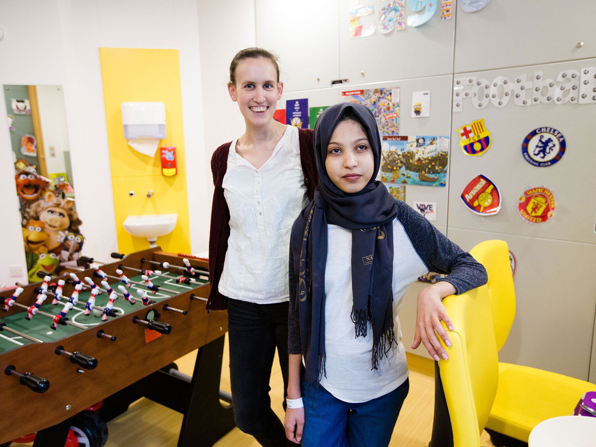 Patient Rajwa Alenizi, 15, and play specialist Lynsey Steele at Great Ormond Street Hospital