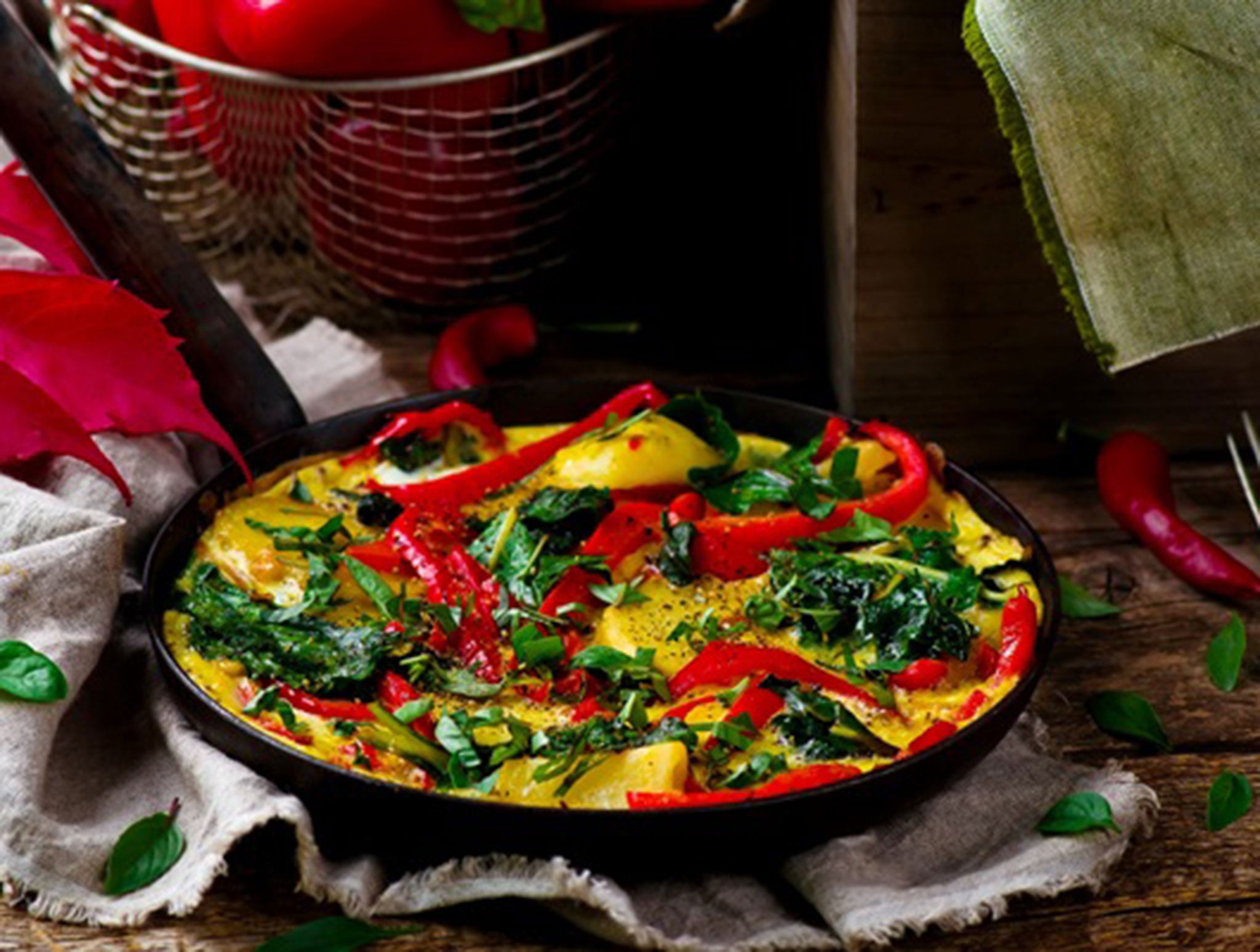 You will need: 1 onion, 1 red pepper, 1 stick of celery, 1 cup of mushrooms, 4 to 6 eggs, 1 habanero chilli (optional), 1 tablespoon of oil, 25g of grated low-fat cheese, 150 ml of skimmed milk, 50g of turkey breast. Add some spinach for an extra boost. 
<p>Method:</p>
1)	Cook your turkey breast so that it’s ready to add to the mix later on. Best to grill it and then chop it up as it’s healthier than shallow frying.
2)	Meanwhile, heat the oil and add your onion, pepper, chilli, mushrooms and celery to your pan. Cook these for around five minutes until your veg is nice and soft. 
3)	Whisk your eggs and milk together in a separate bowl, seasoning with salt and pepper. 
4)	Add the egg mixture, veg, cooked turkey and cheese to a high-sided baking pan or tin and cook in your oven for around 15 minutes at 170C.