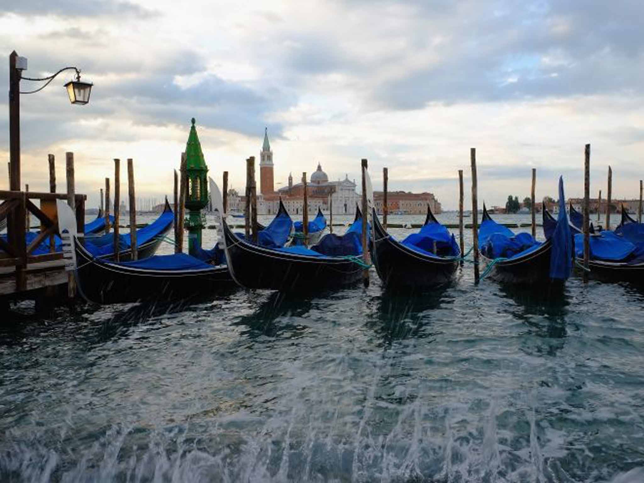 Tied to the mast: Gondolas on the lagoon