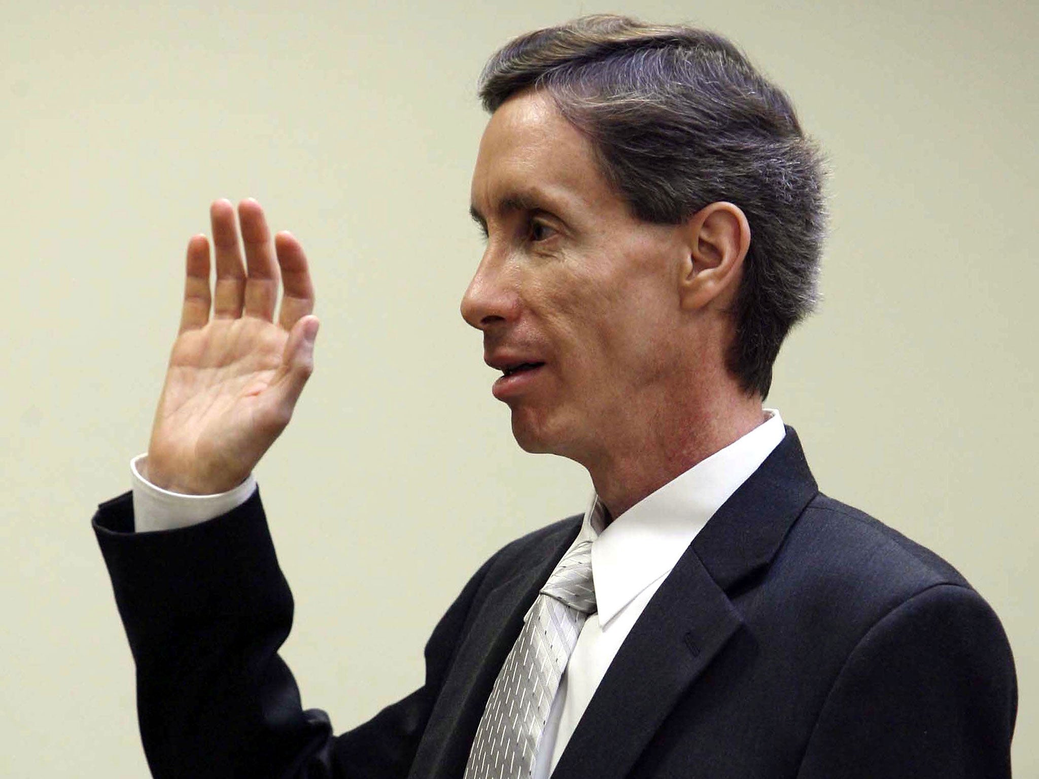 Warren Jeffs is sworn in during his preliminary hearing