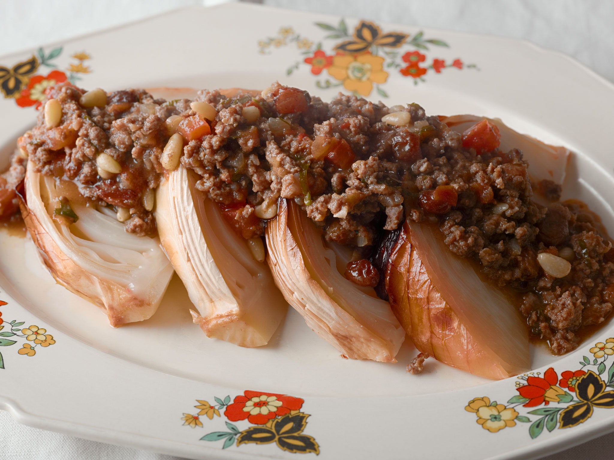 Roasted flat cabbage with lamb, pine nuts and raisins (Lowe)