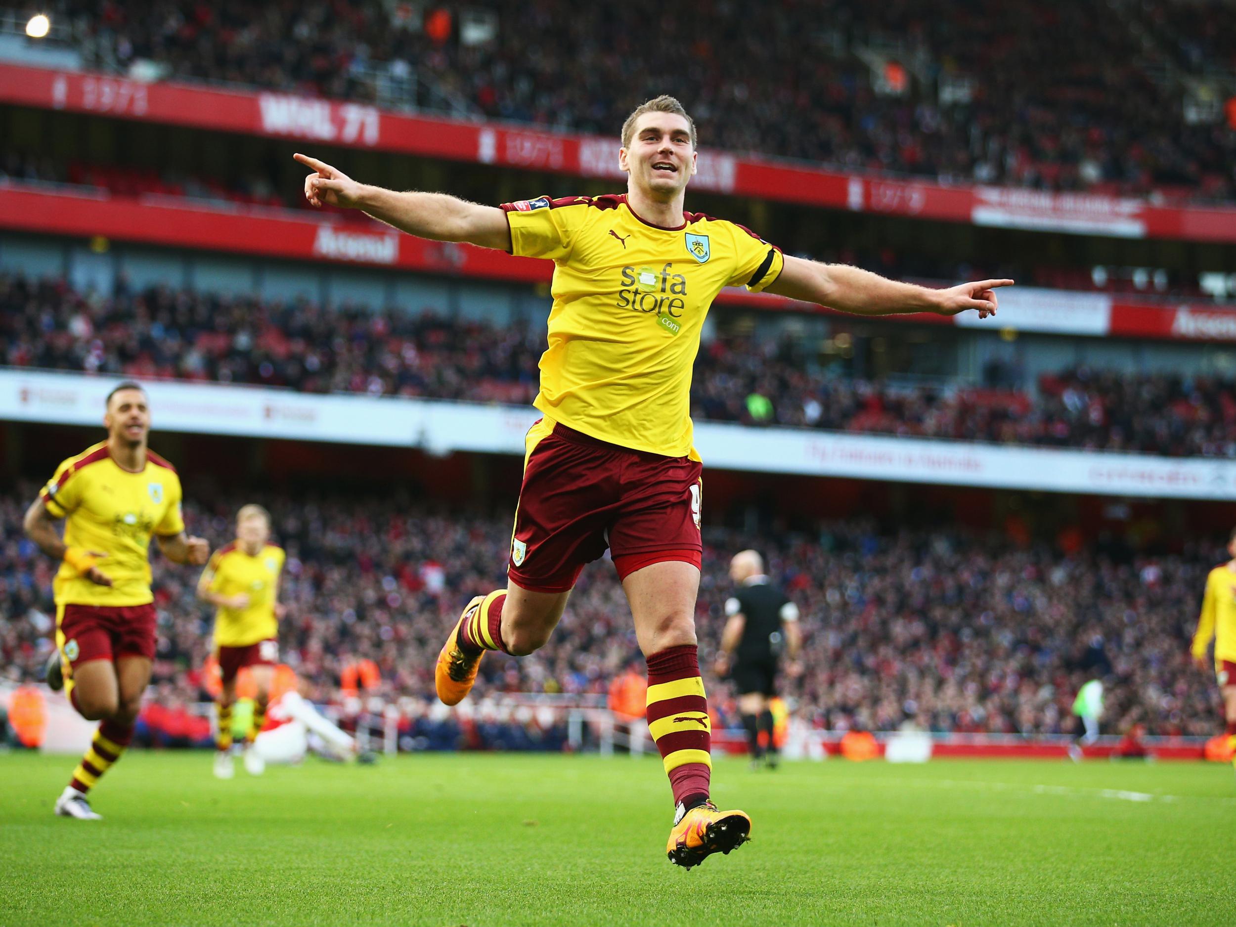 Sam Vokes scores for Burnley at Arsenal