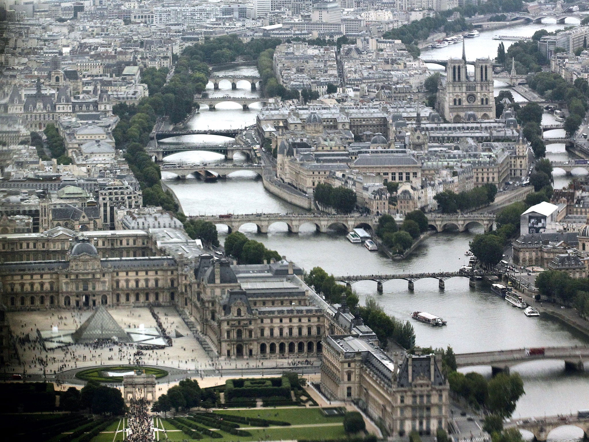 The Mayor wants to merge the districts that cover the central right bank and islands of the Seine