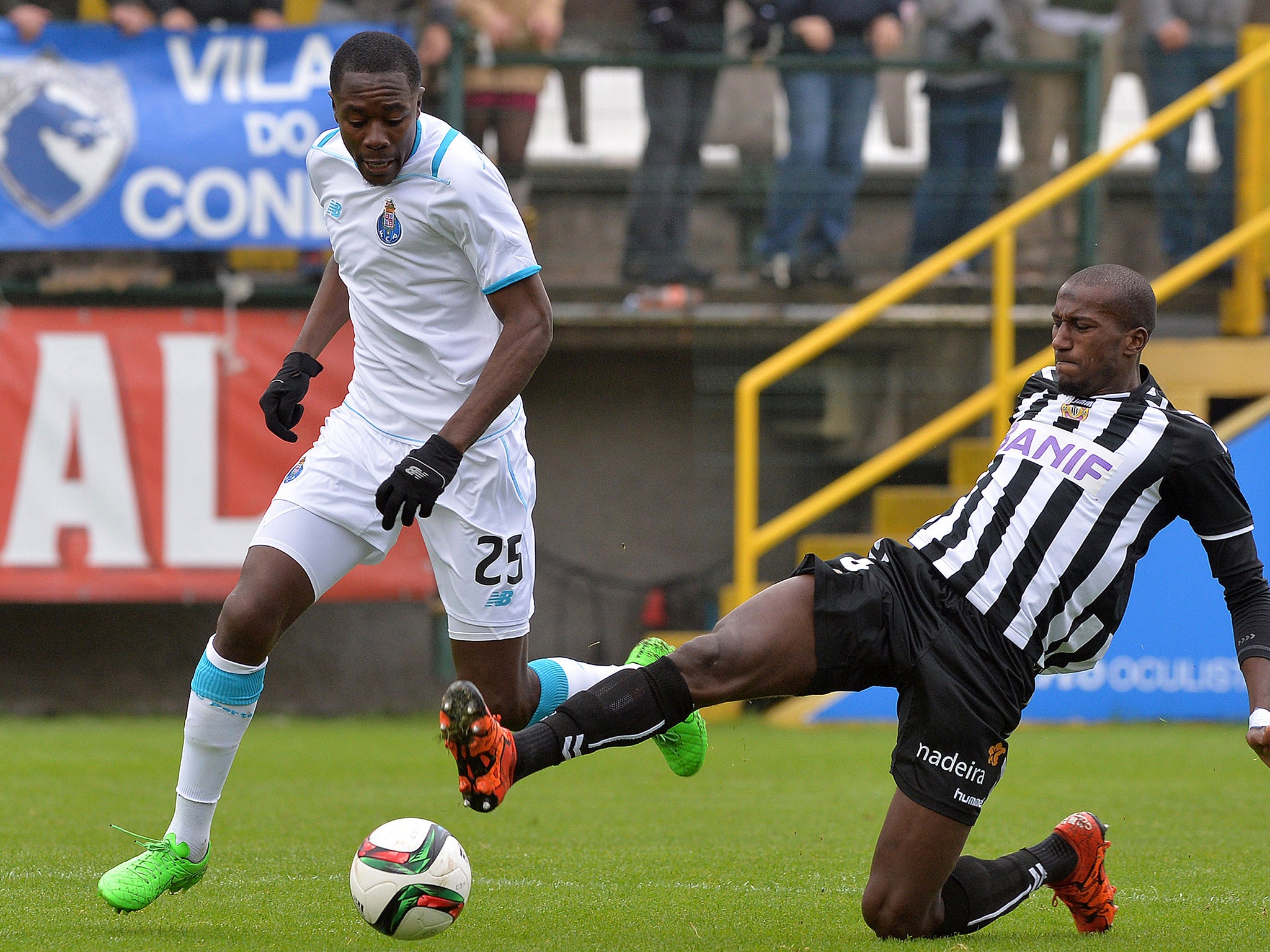 Giannelli Imbula in action for Porto