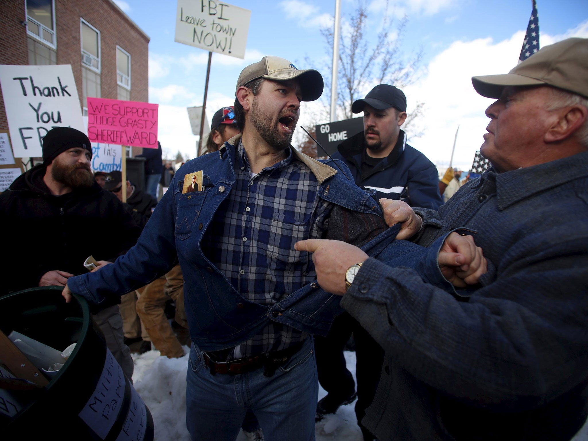 Supporters and anti-occupation demonstrators clash in Burns, Oregon