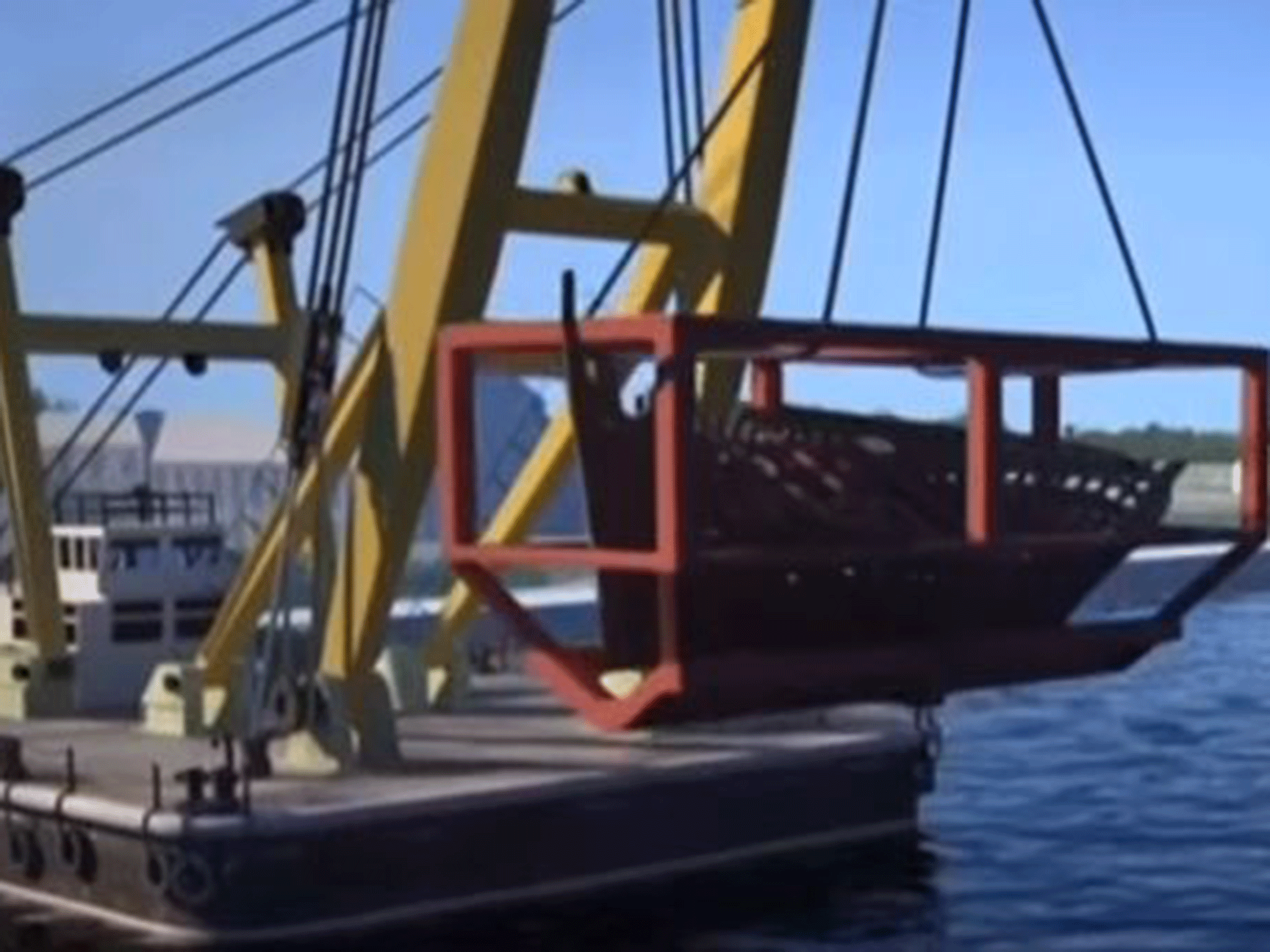 A metal frame was placed around the boat to remove it in one piece from the river