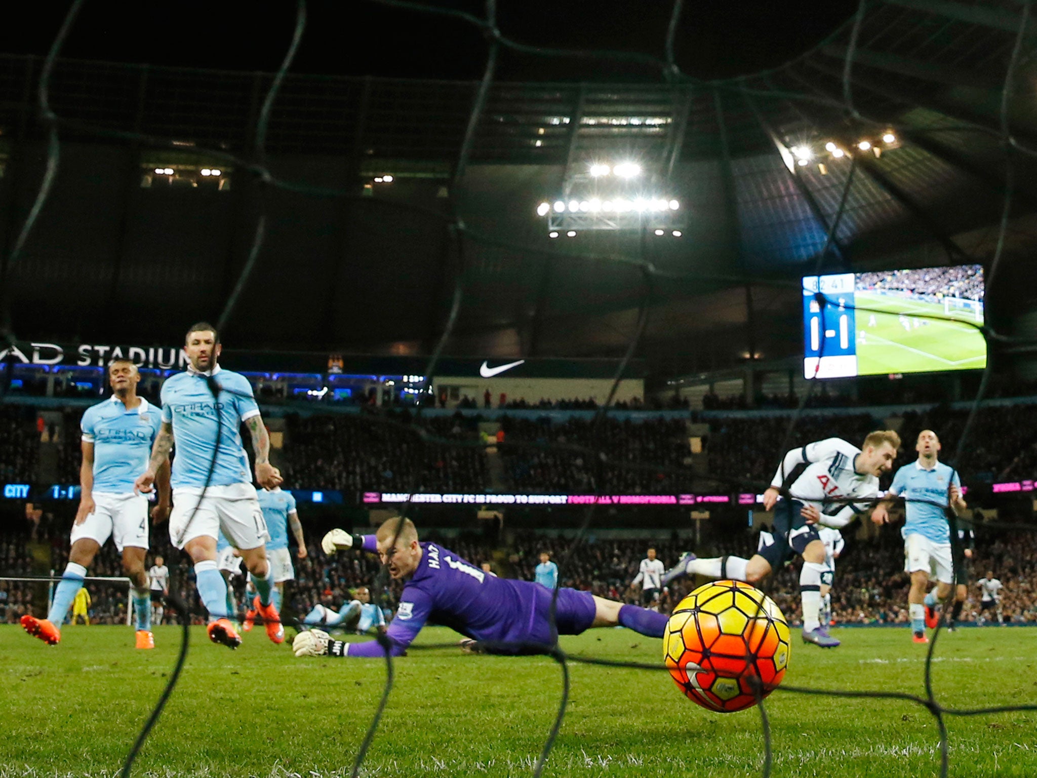 Christian Eriksen scores the winning goal at the Etihad Stadium