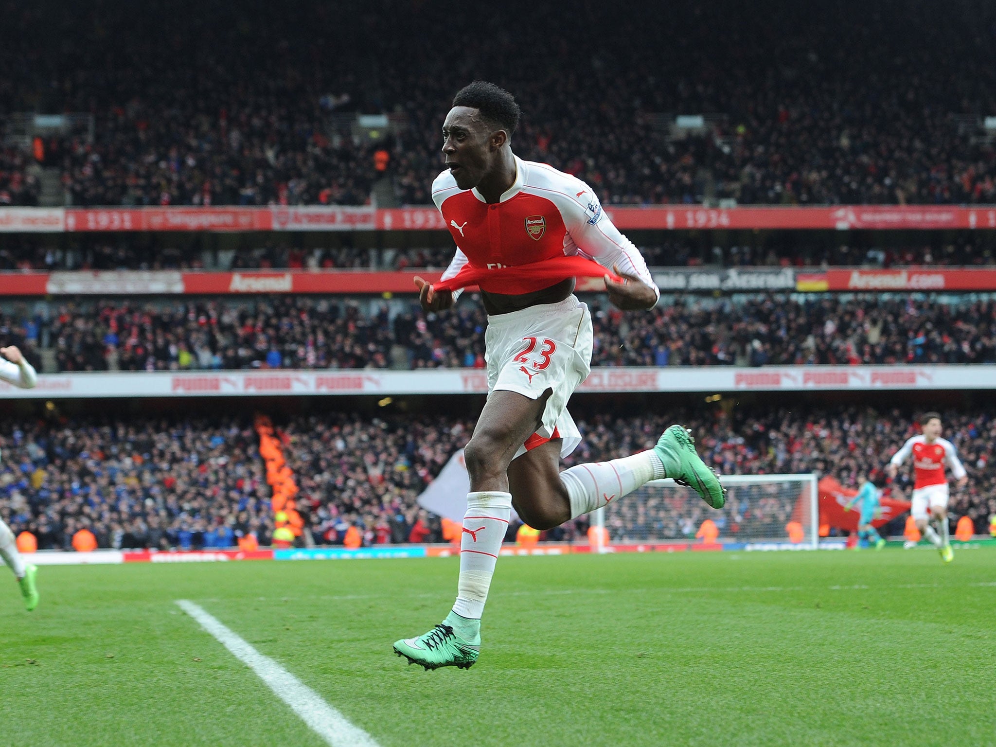 Danny Welbeck celebrates scoring the winning goal for Arsenal against Leicester