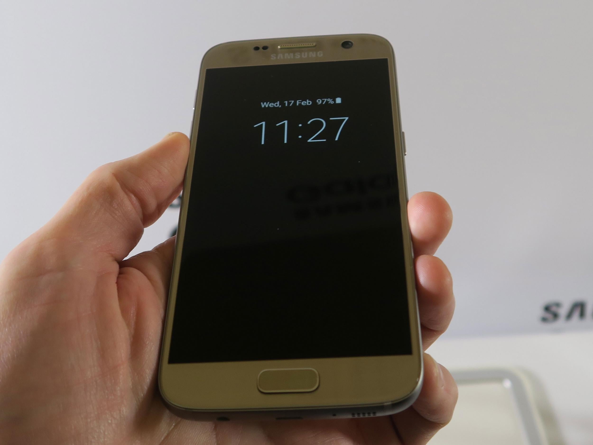 Despite some changes to the internals, the S7 looks fairly similar to the S6 from the outside