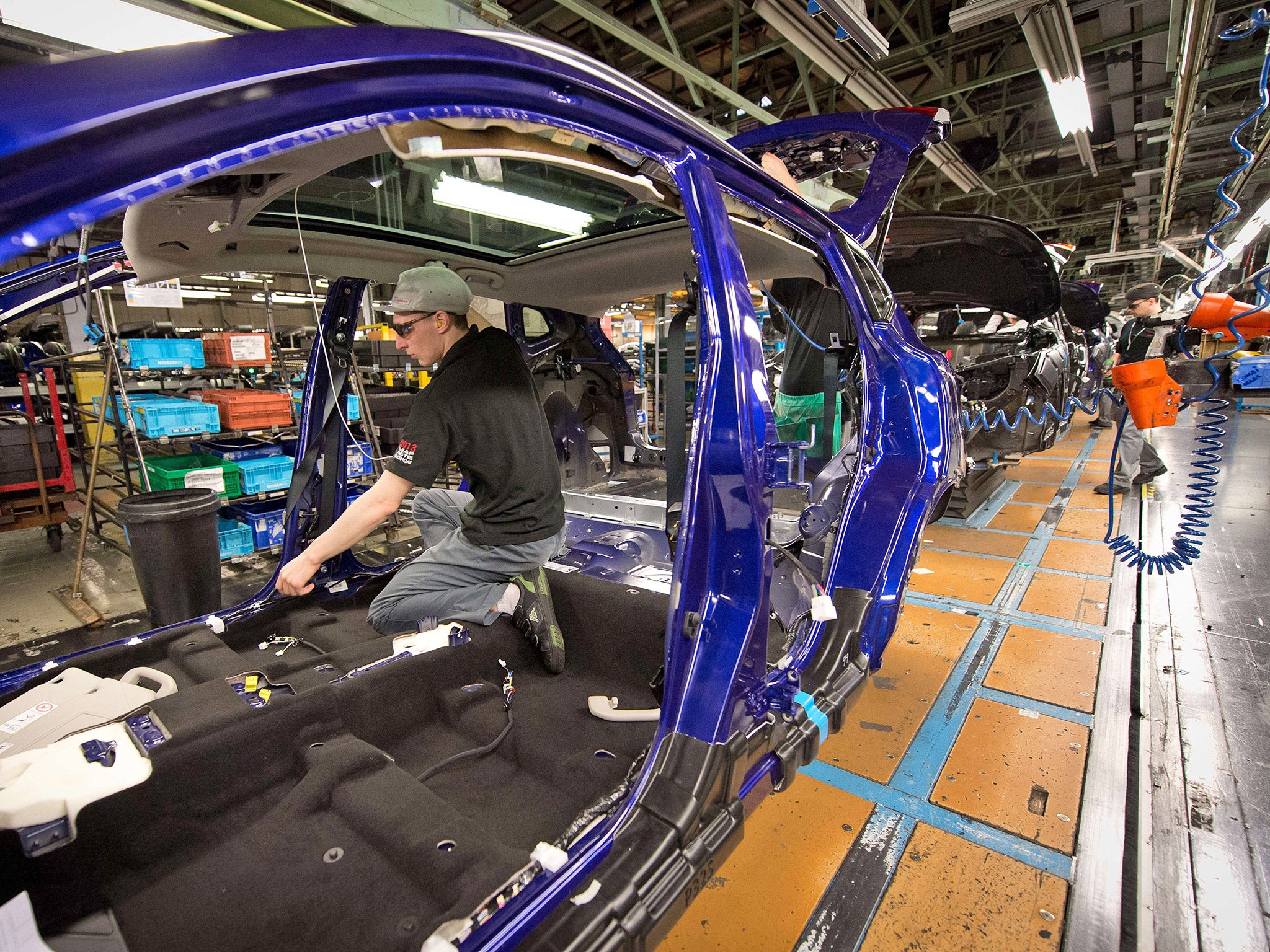 Workers assemble cars on the production line at Nissan's Sunderland plant (Getty)