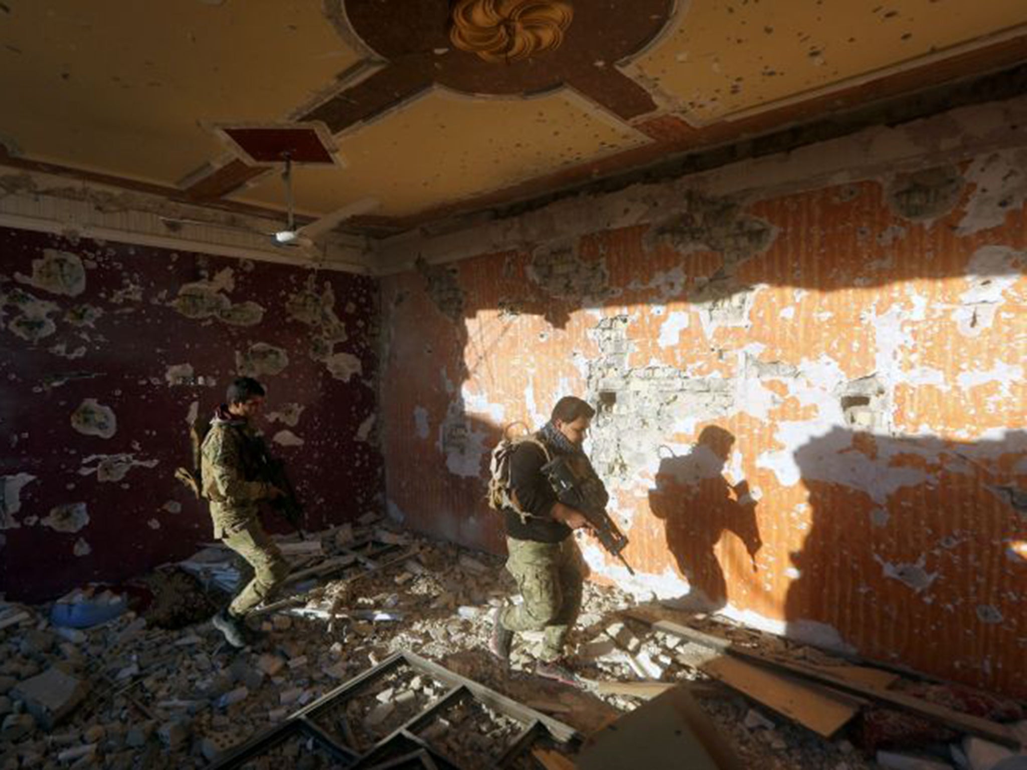 Iraqi soldiers patrolling in Jweibah, east of Ramadi