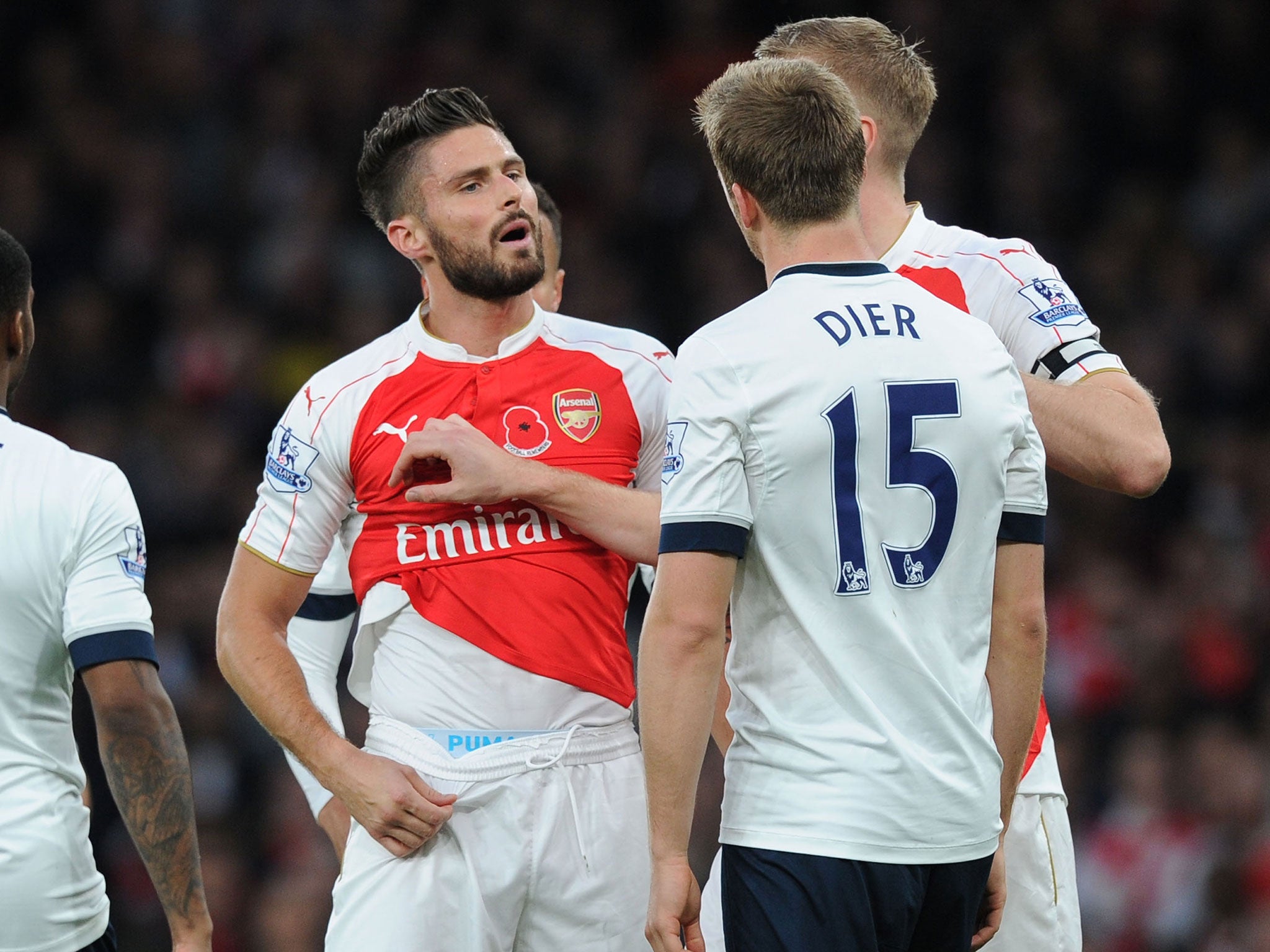 Arsenal striker Giroud squares up to Tottenham midfielder Dier