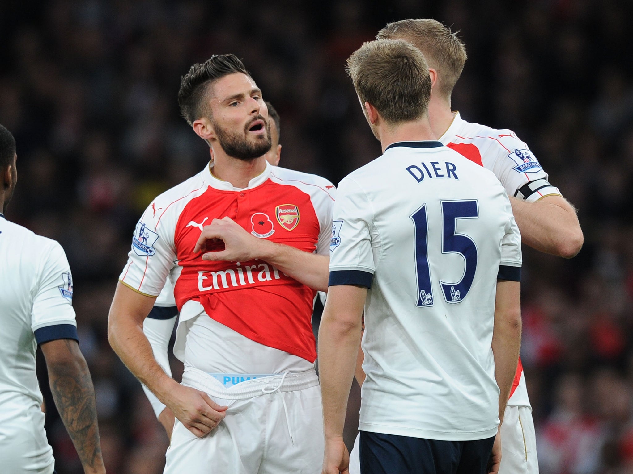 Olivier Giroud and Eric Dier have words earlier this season