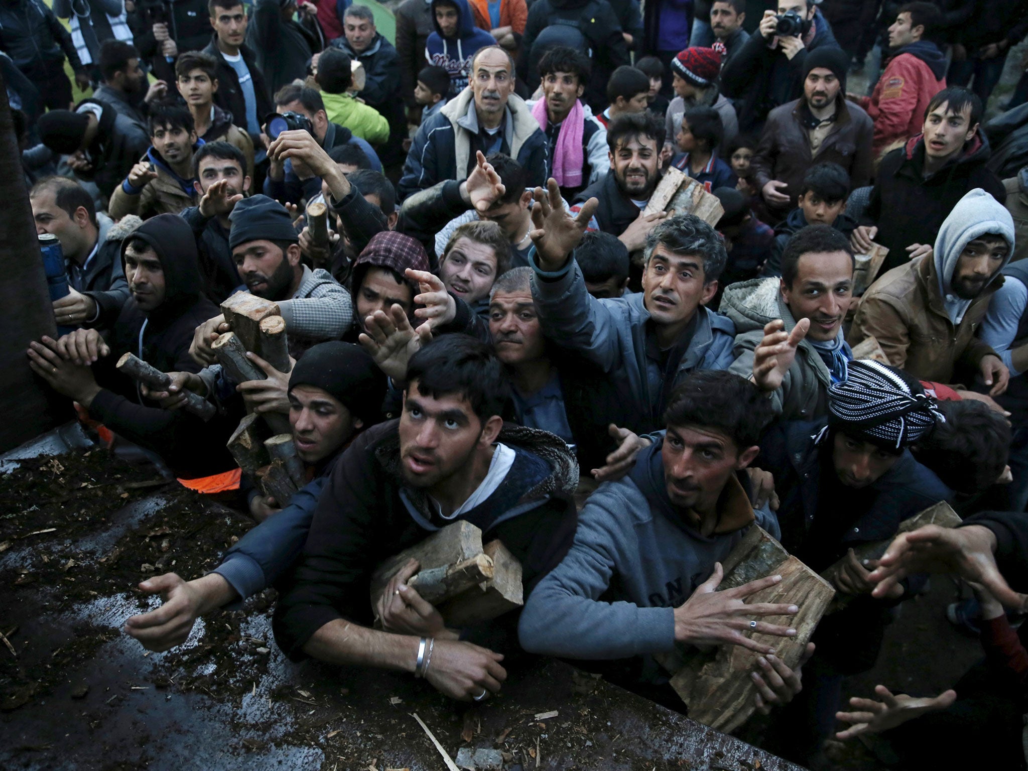 Migrants near Idomeni, Greece, scuffle over firewood