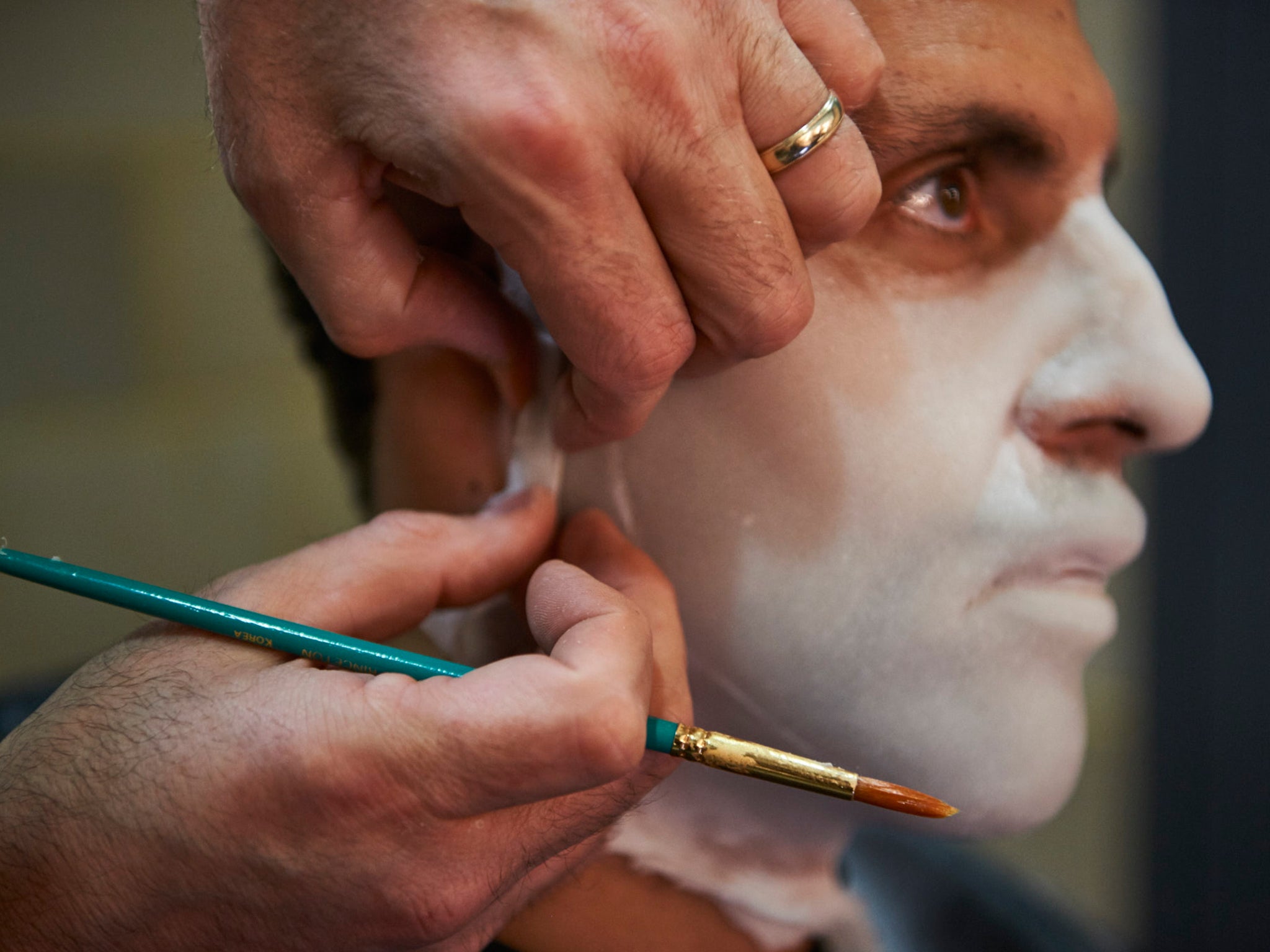 Ferdinand in the make-up chair