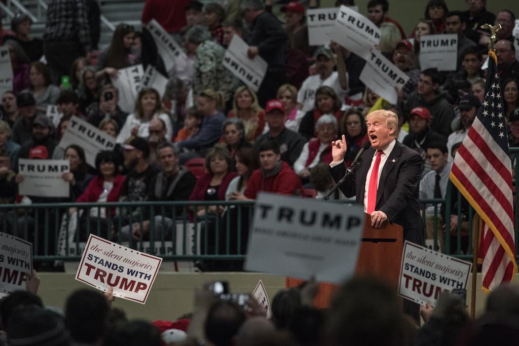 Mass political rallies are becoming popular both in the US and the UK