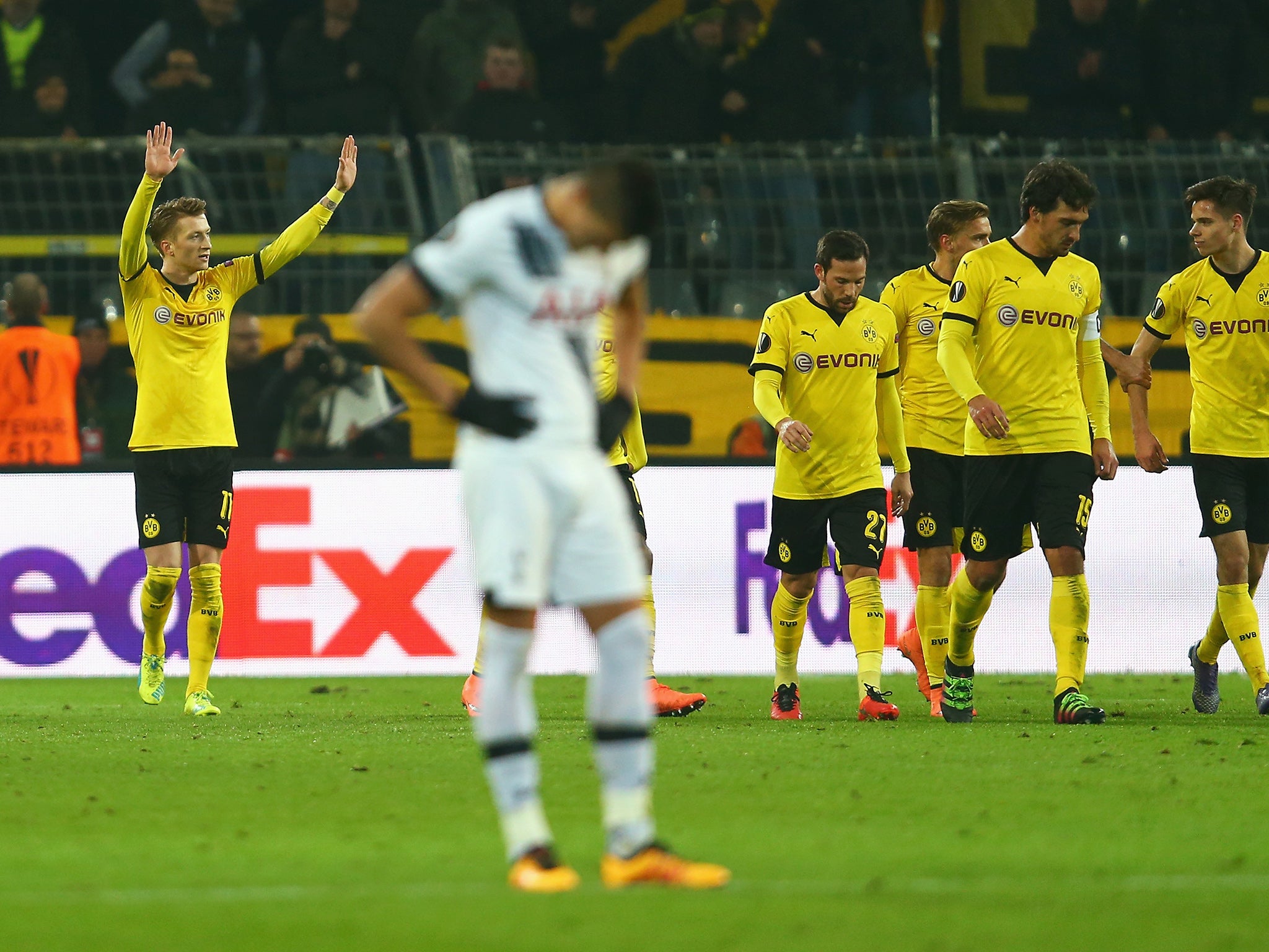 Erik Lamela hangs his head after Dortmund's third goal