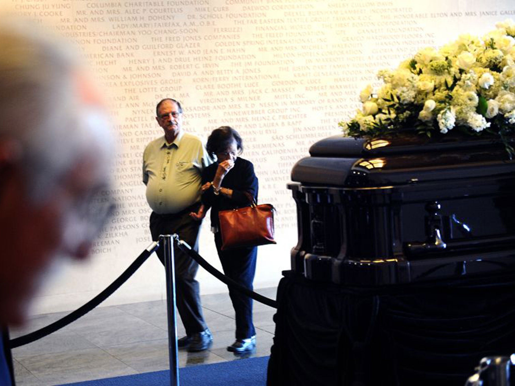 People pay their respects to Nancy Reagan at the Reagan Presidential Library in California