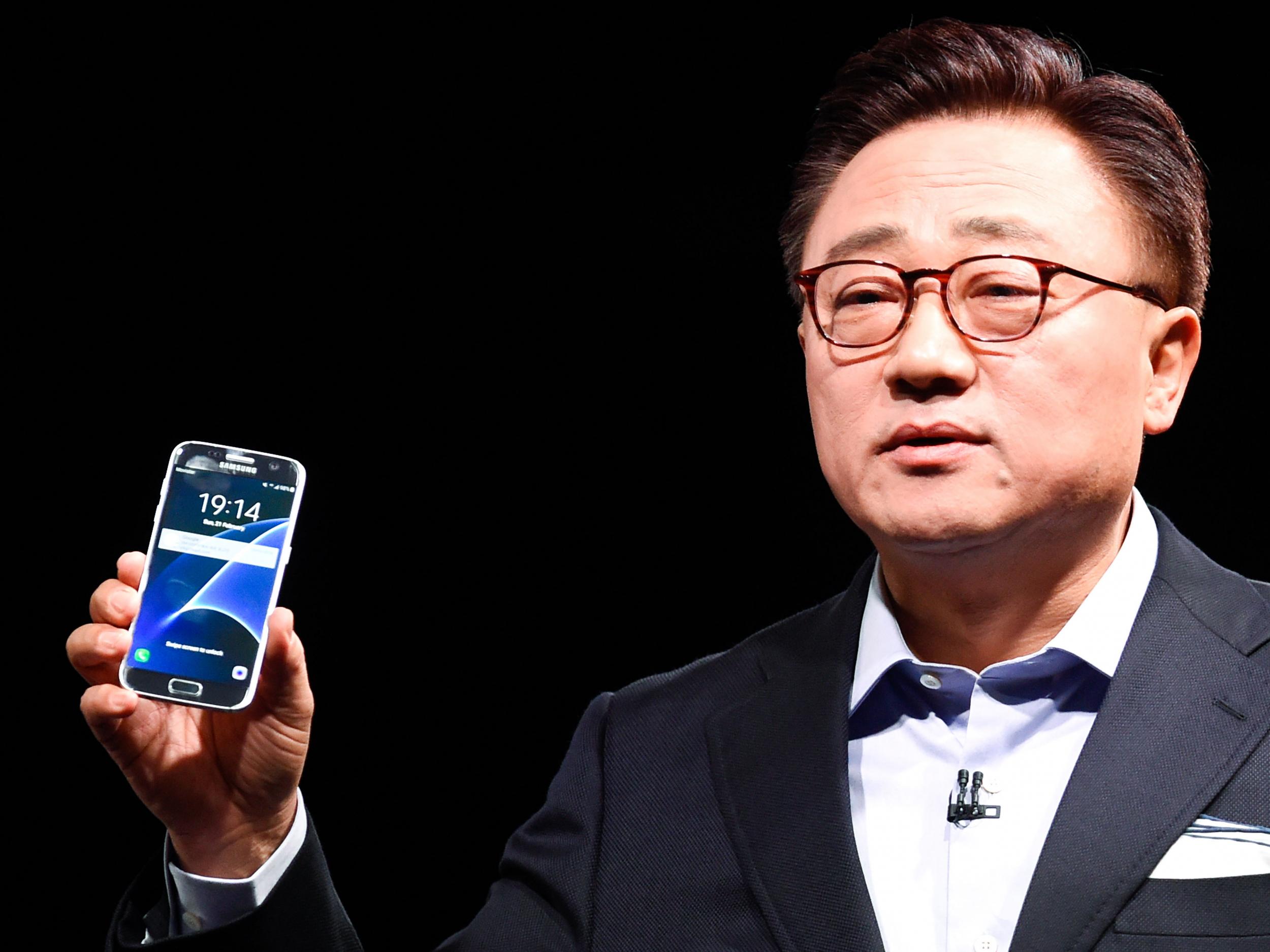 Samsung Mobile boss DJ Koh unveils the S7 at the launch event in Barcelona