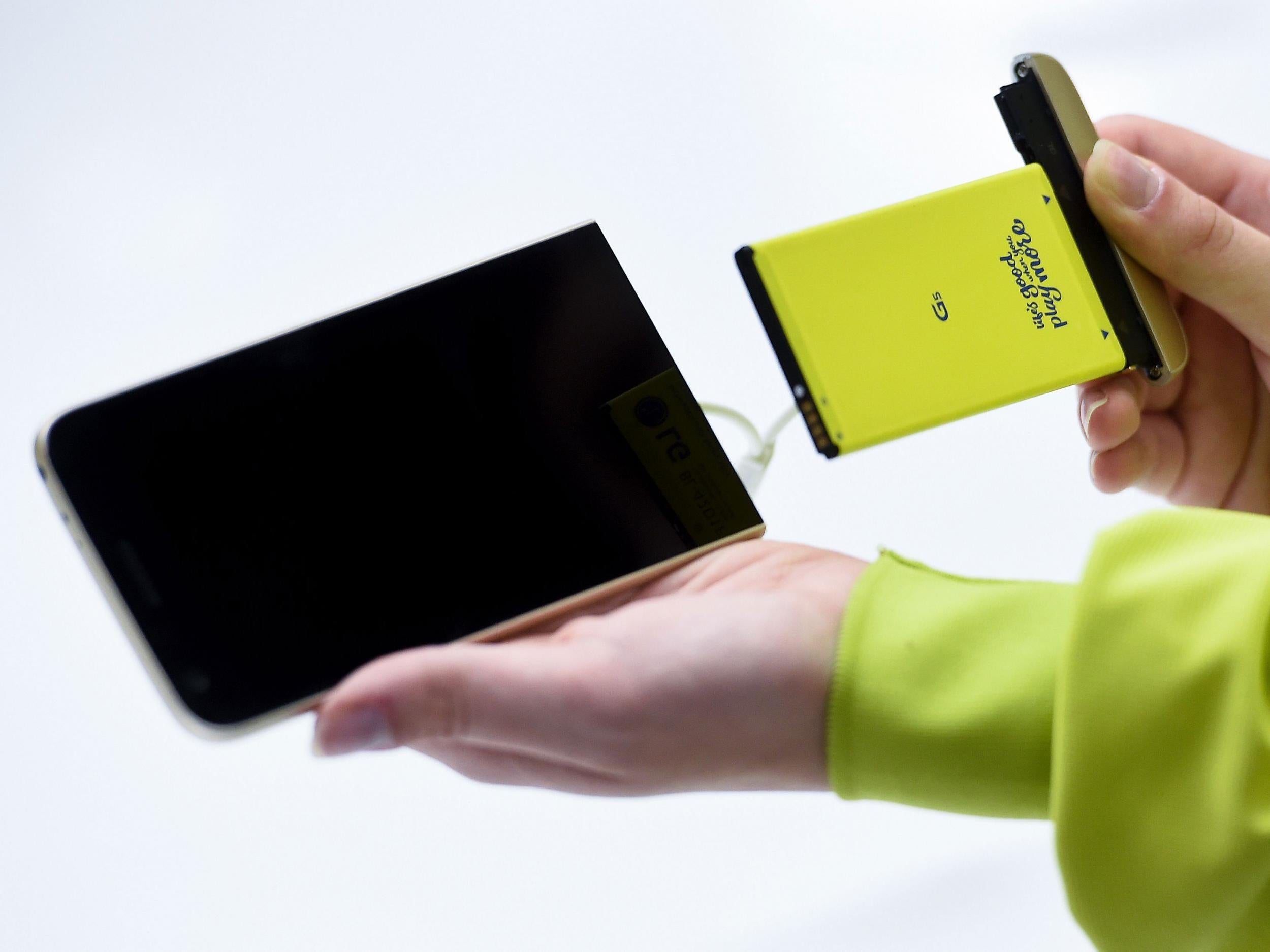 The LG G5's modular design is demonstrated at Mobile World Congress in February 2016