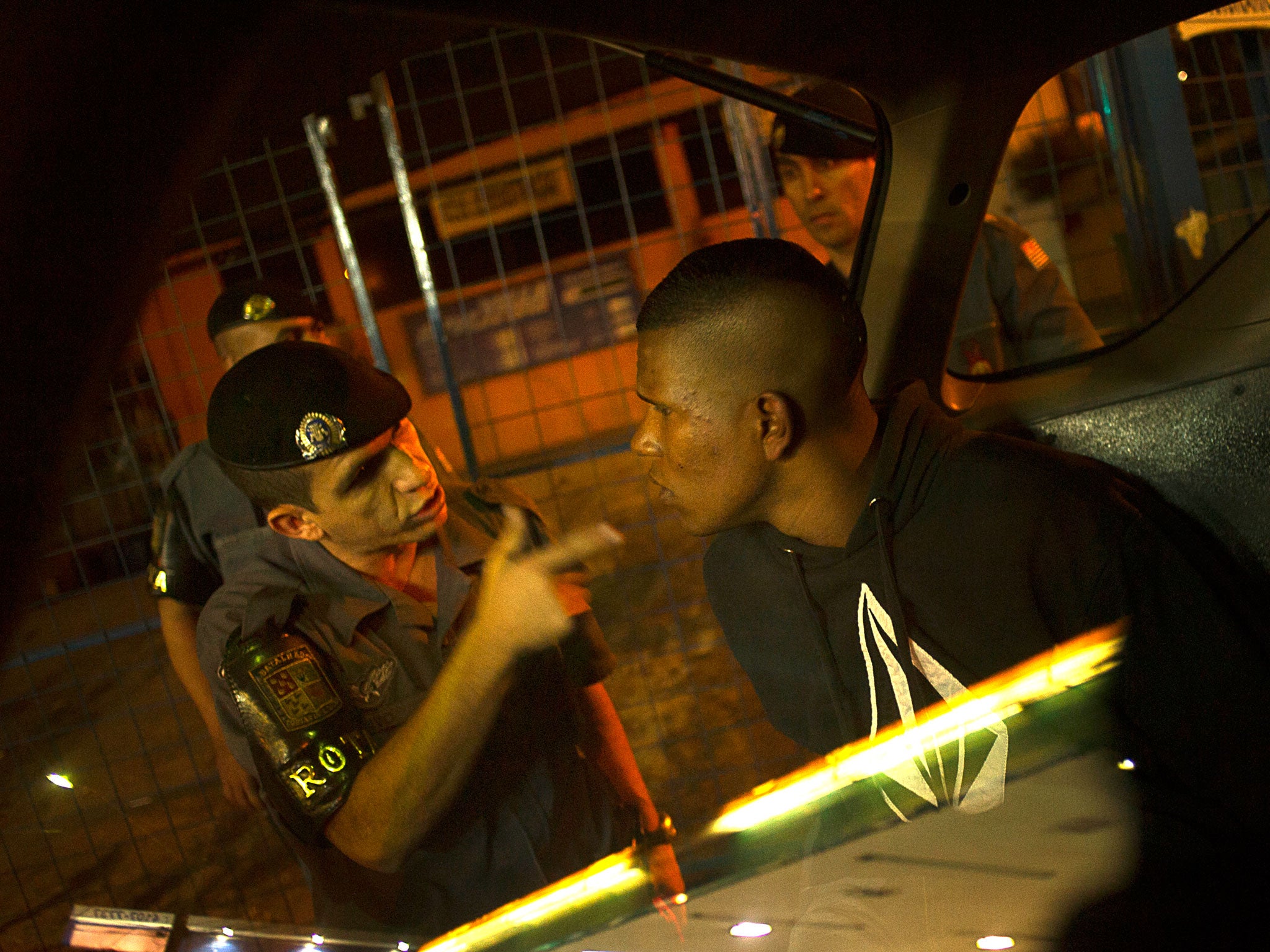 A police officer in Sao Paulo arrests a young man accused of robbing a car, June 2014 © André Liohn/Prospekt