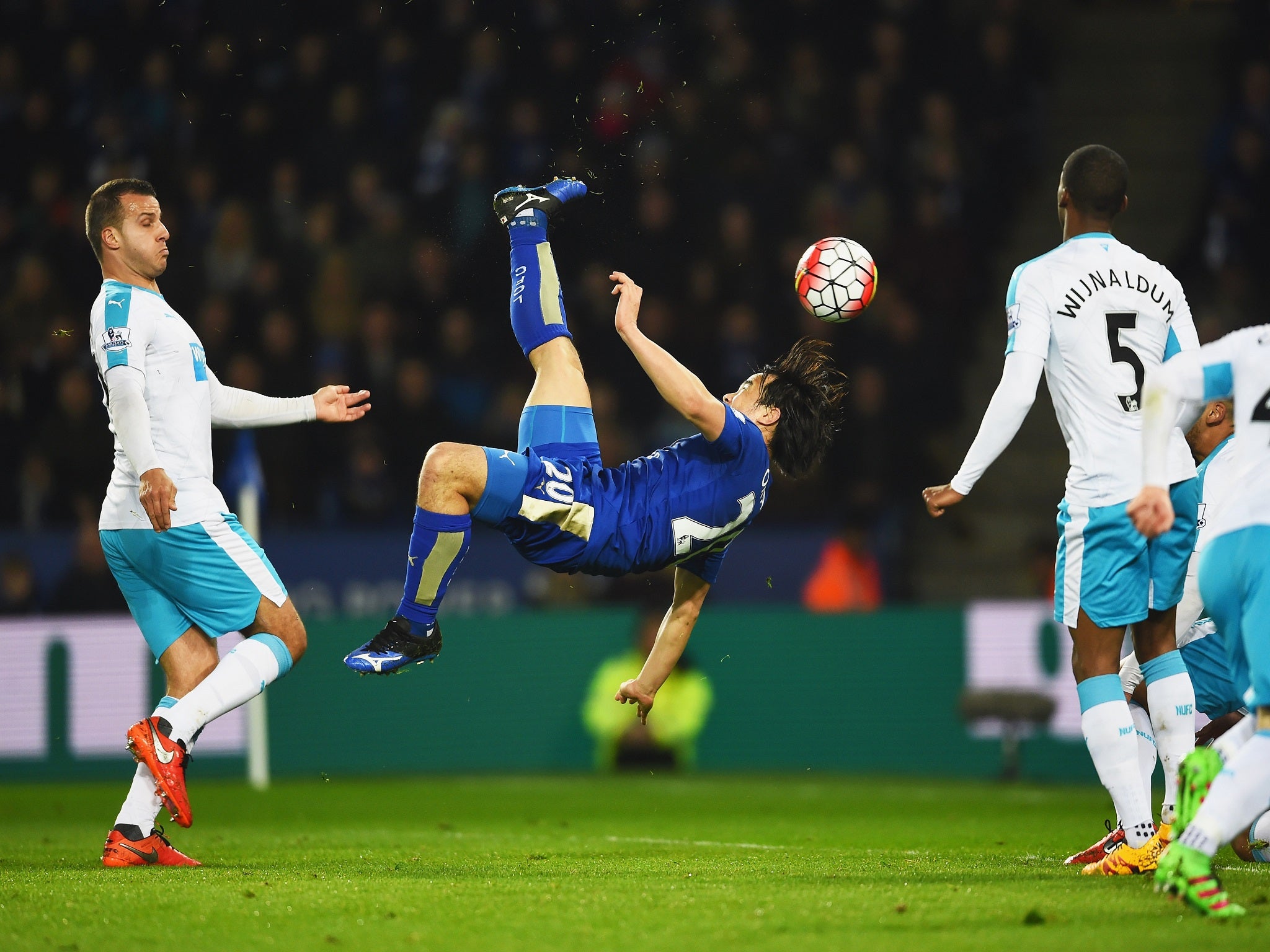 Shinji Okazaki scores an over-head kick for Leicester