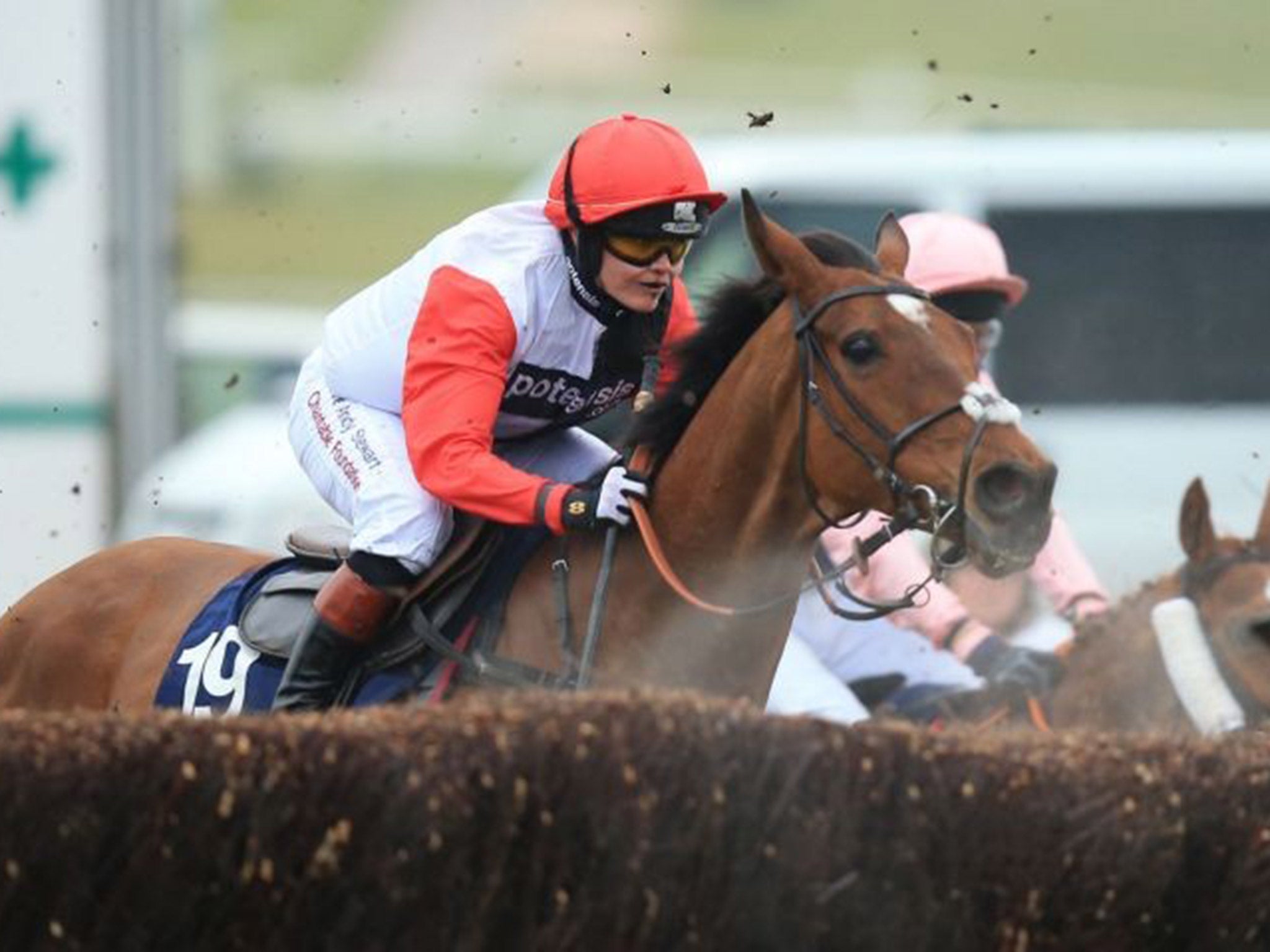 &#13;
Pendleton made a late surge to finish fifth on her Cheltenham Festival debut&#13;