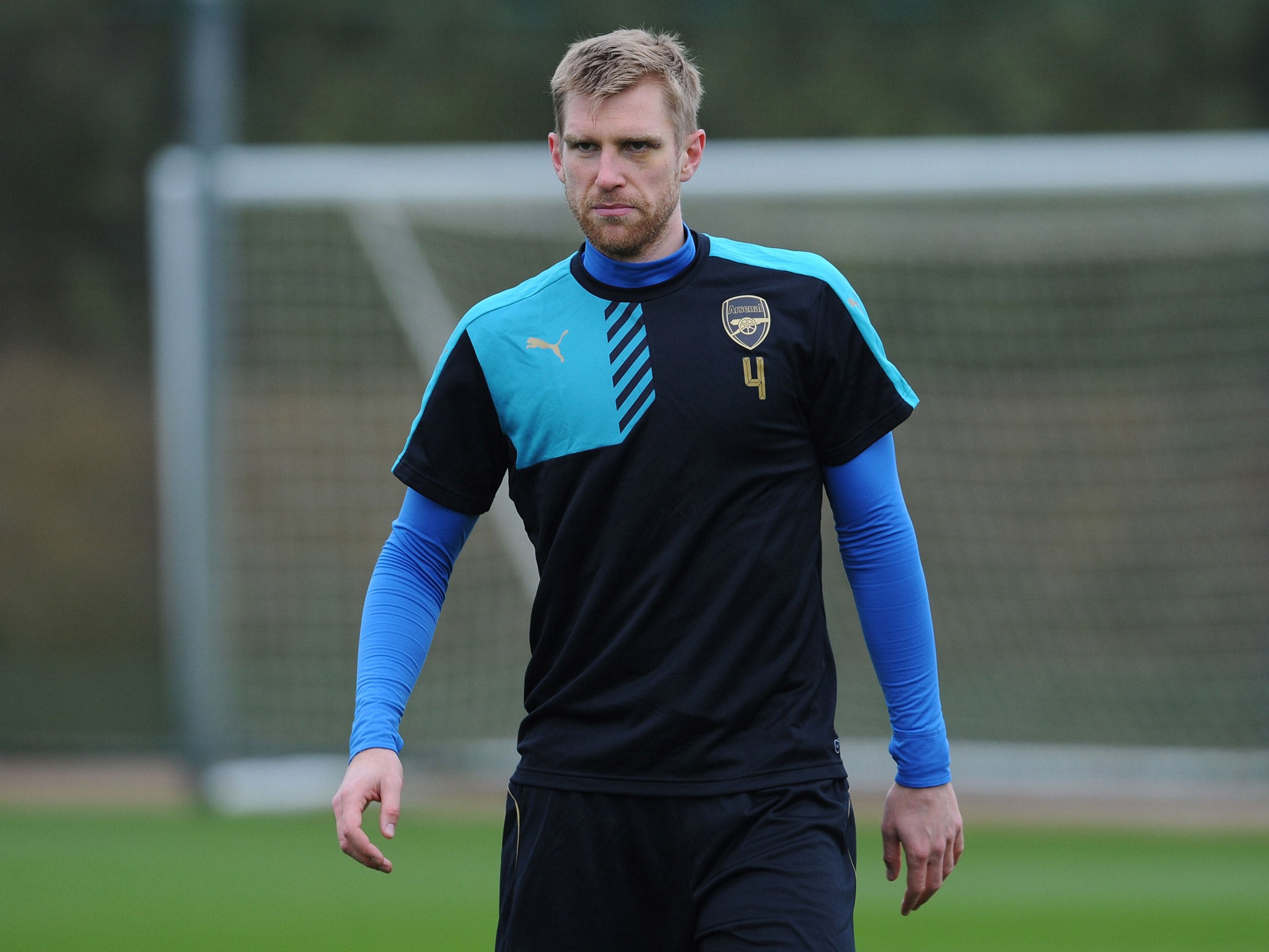 Plans to extend Per Mertesacker's contract have been delayed by Arsenal