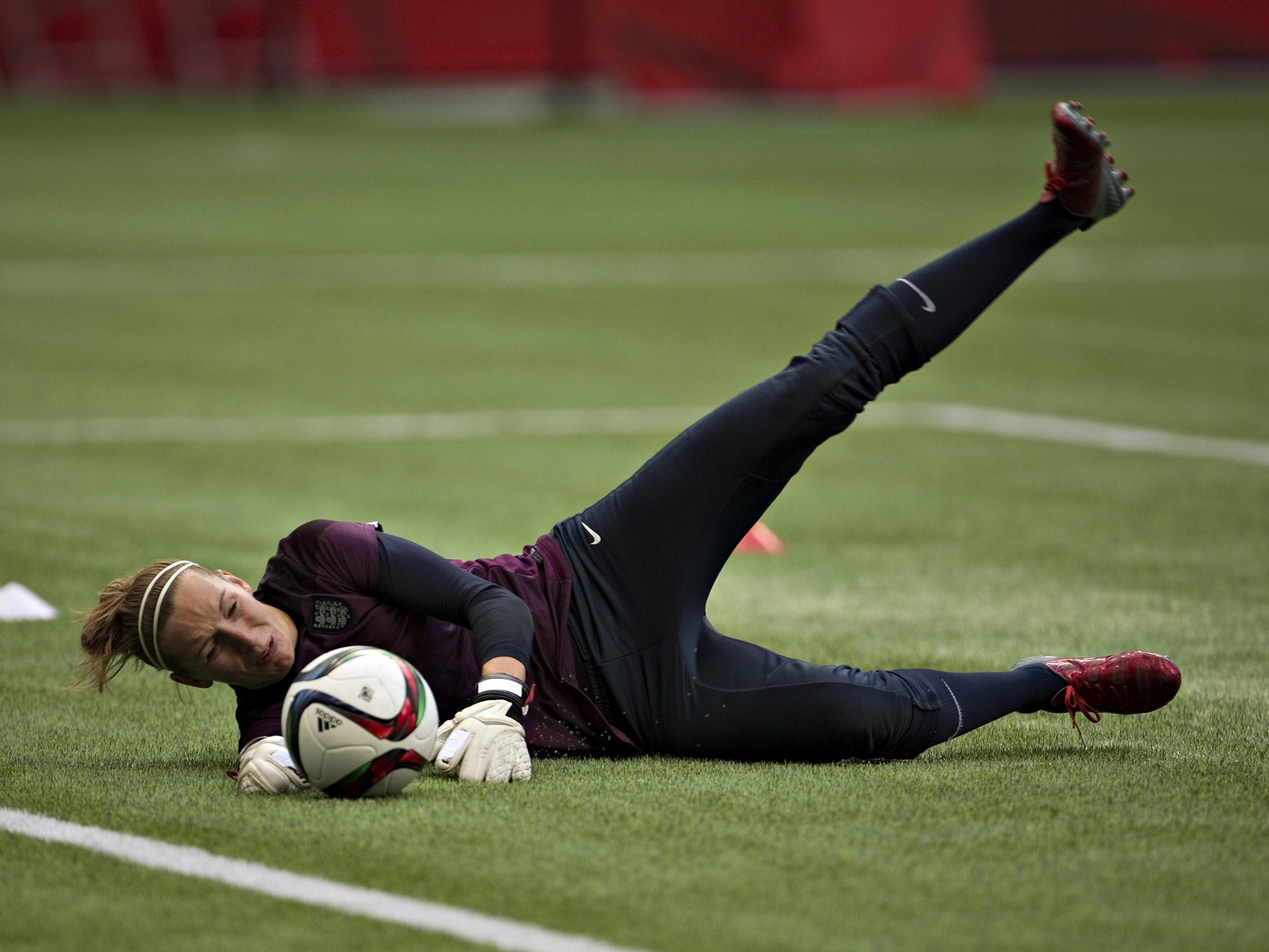 England goalkeeper Siobhan Chamberlain has joined Liverpool for the 2016 WSL season