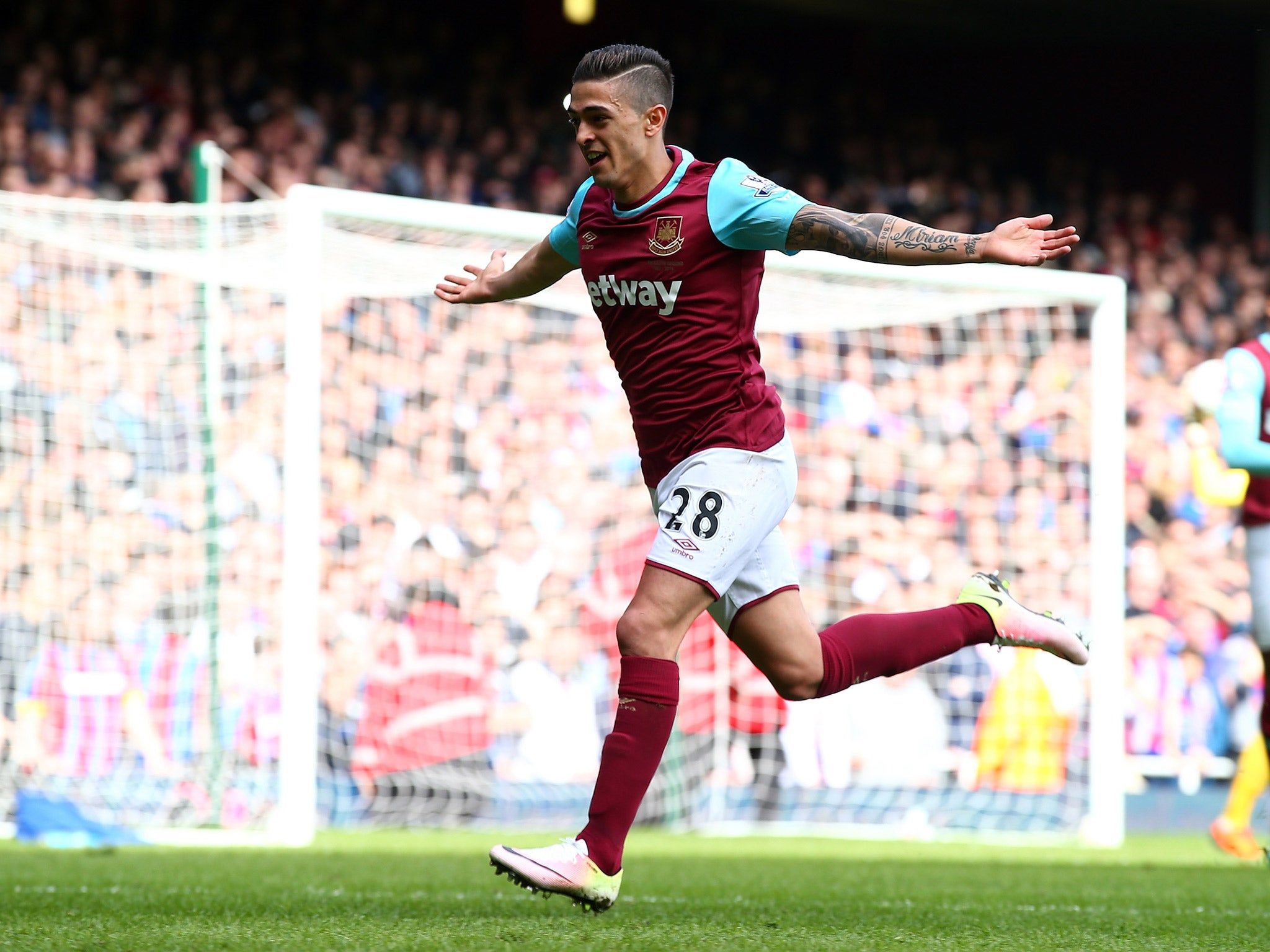 Manuel Lanzini celebrates after scoring an immediate equaliser for West Ham