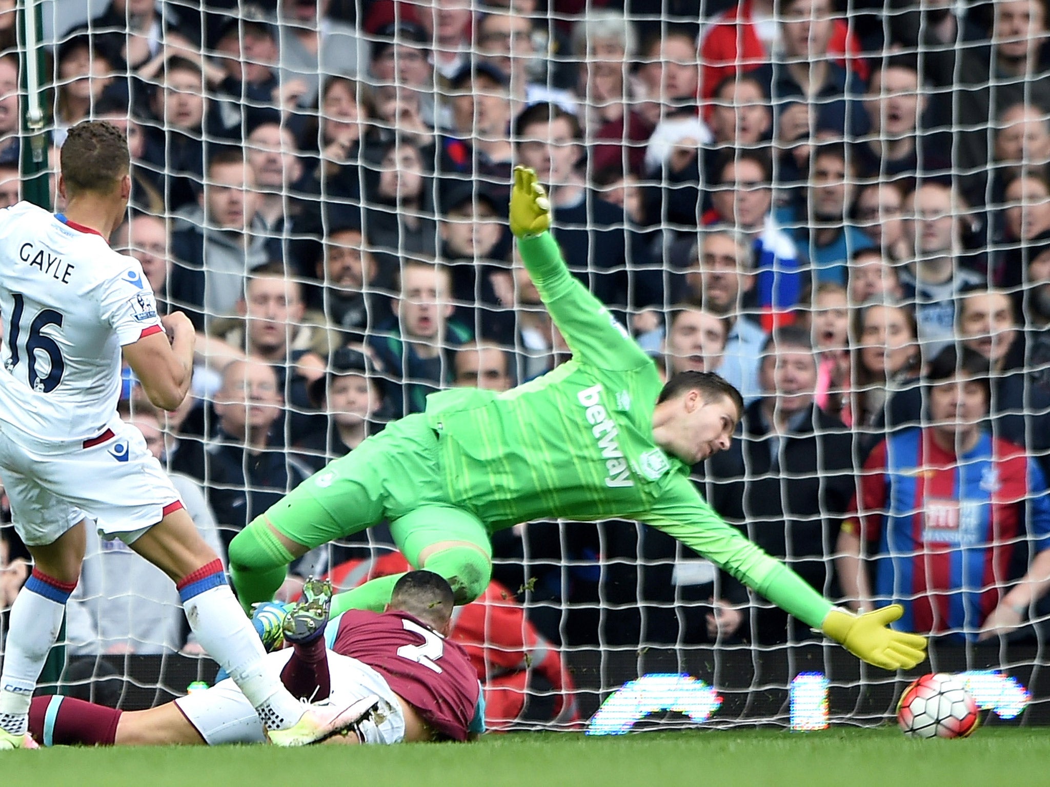 Made a hash of the opening goal after misreading Sako's cross but was rarely called into action.