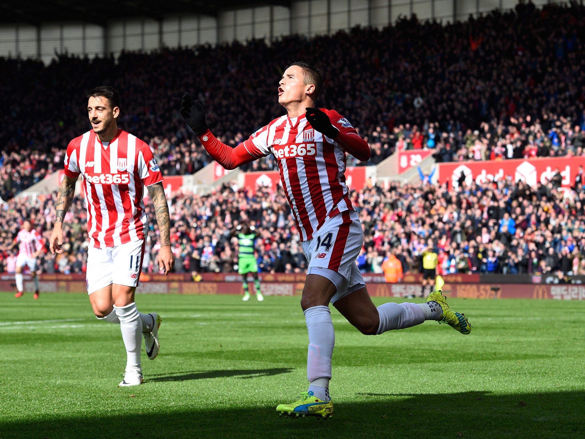 Ibrahim Afellay celebrates scoring the opener