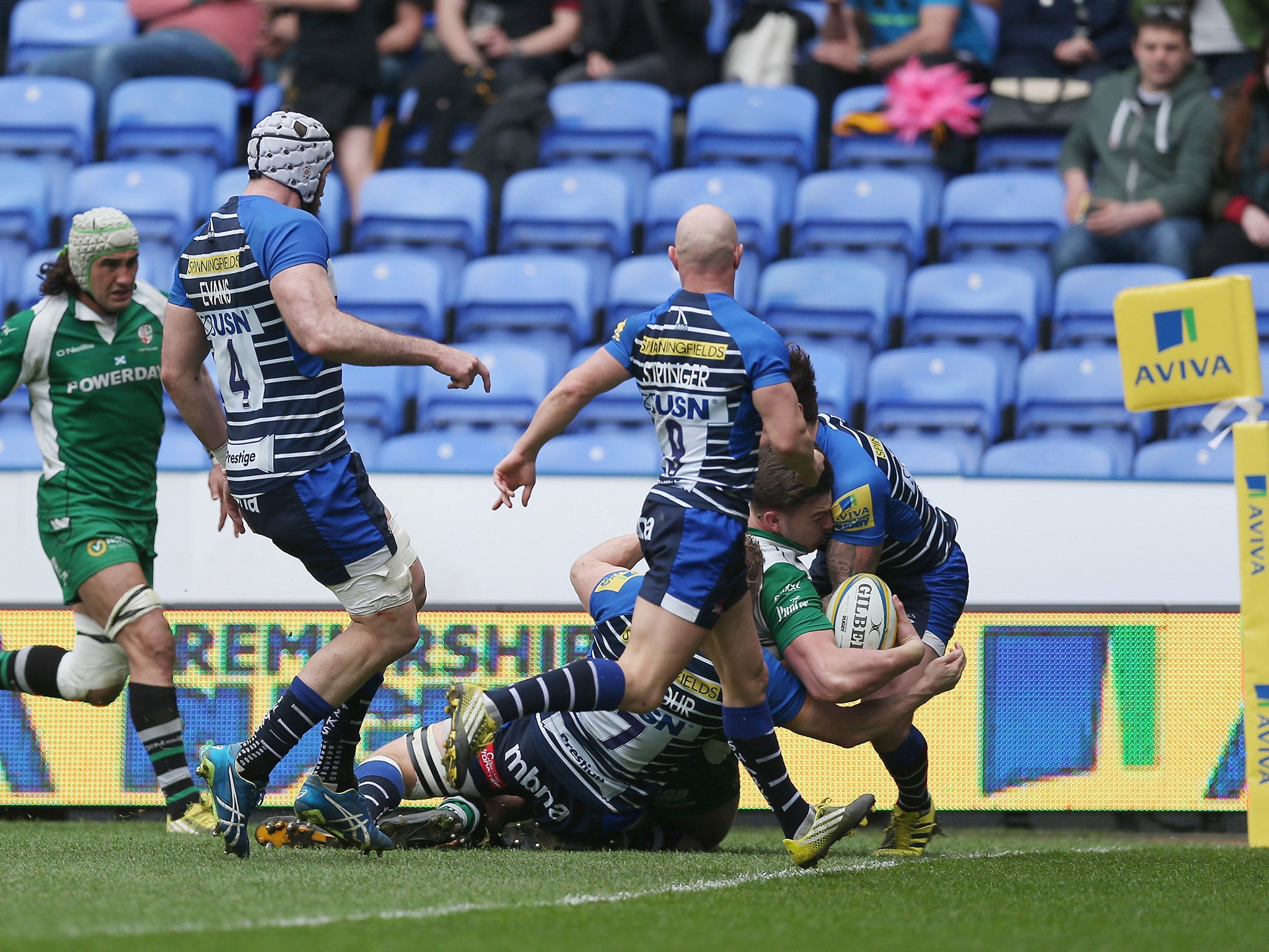 Johnny Williams scores a try for London Irish