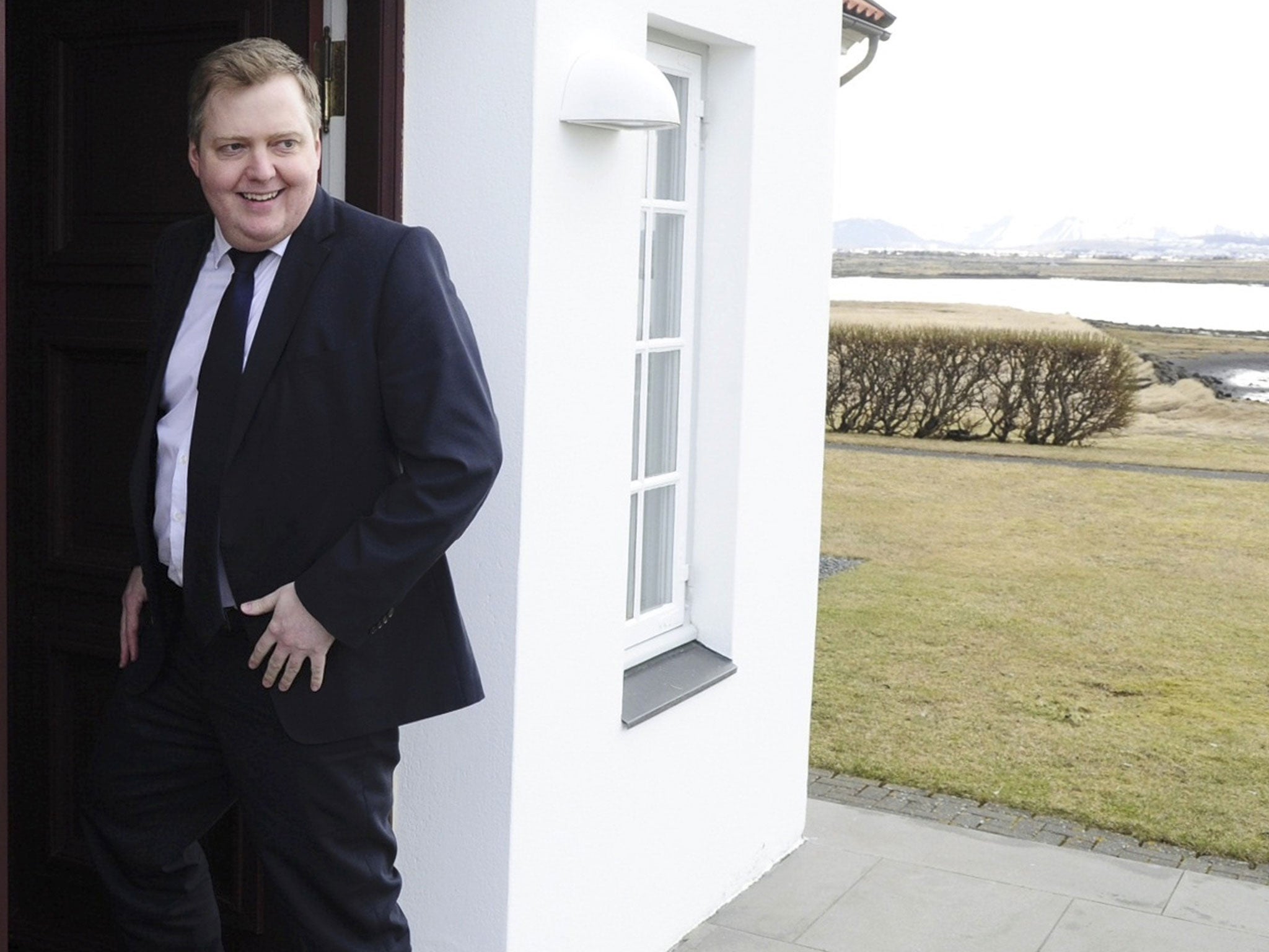 Iceland's Prime Minister Sigmundur David Gunnlaugsson arrives at Iceland president's residence in Reykjavik, Iceland, April 5, 2016.