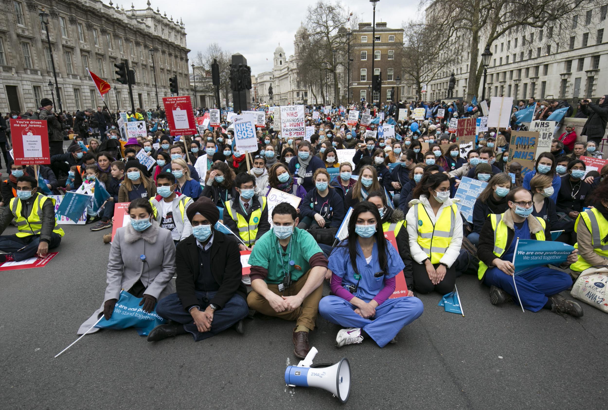 Junior doctors say Jeremy Hunt's contract will endanger patients' lives