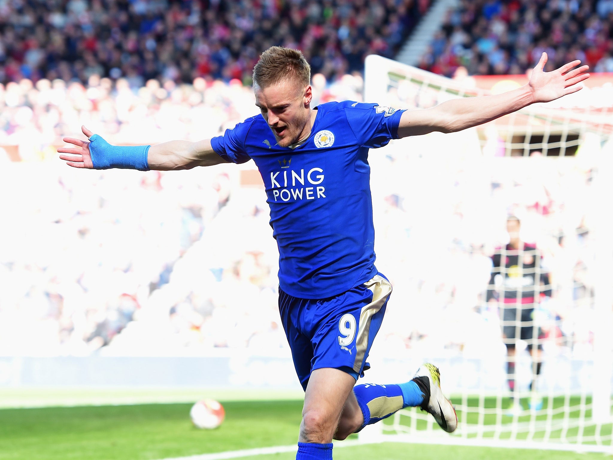 Premier League winner Jamie Vardy is ready to swap Leicester City for Arsenal