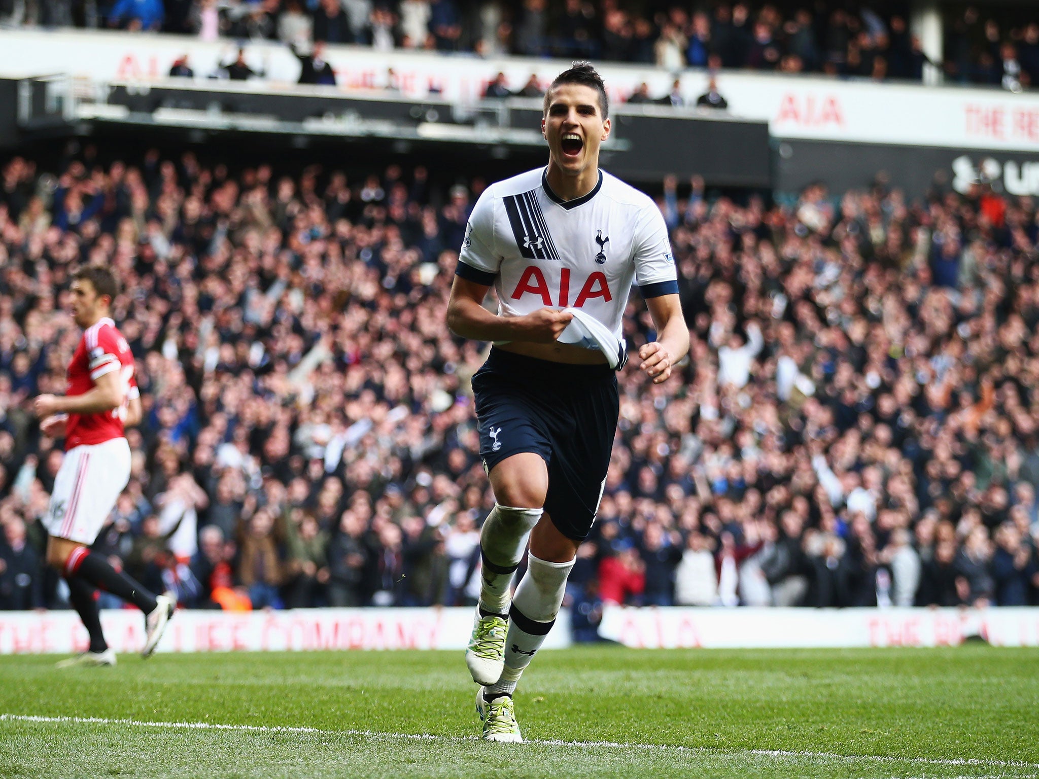 Erik Lamela celebrates his goal against Manchester United