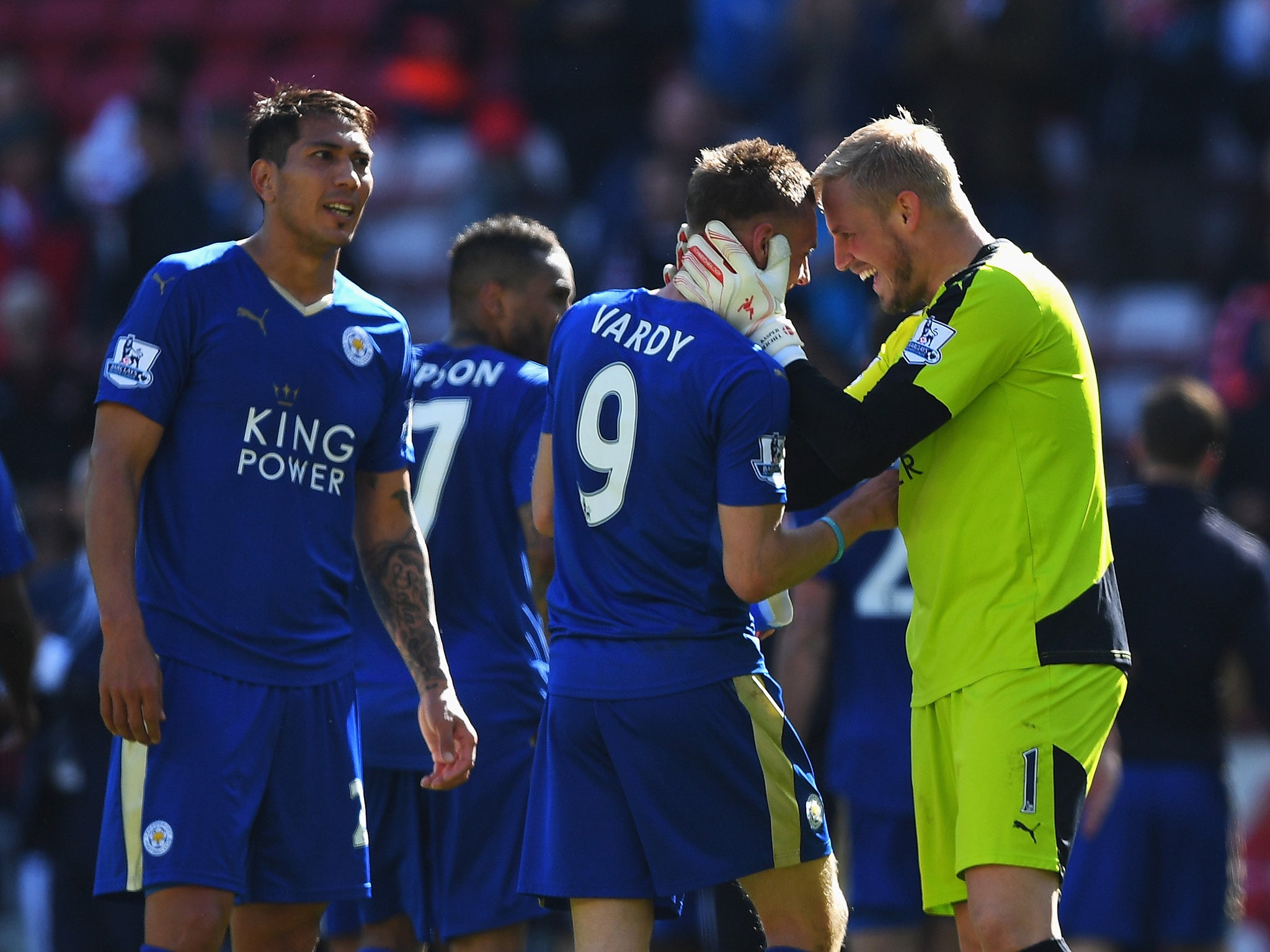 Leonardo Ulloa, Jamie Vardy and Kasper Schmeichel celebrate the win at Sunderland