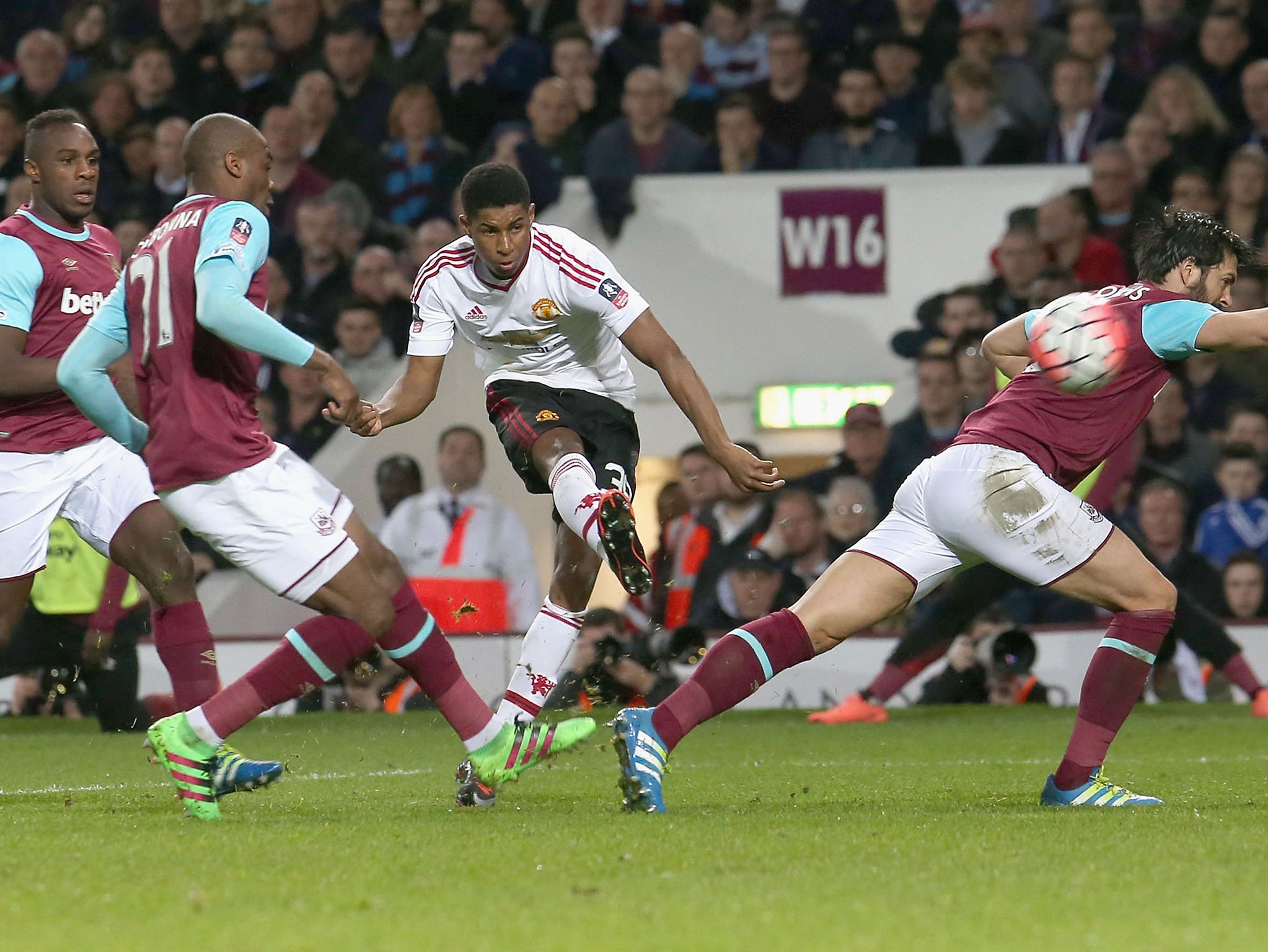 Marcus Rashford scores against West Ham in FA Cup win (2016 Man Utd FC)