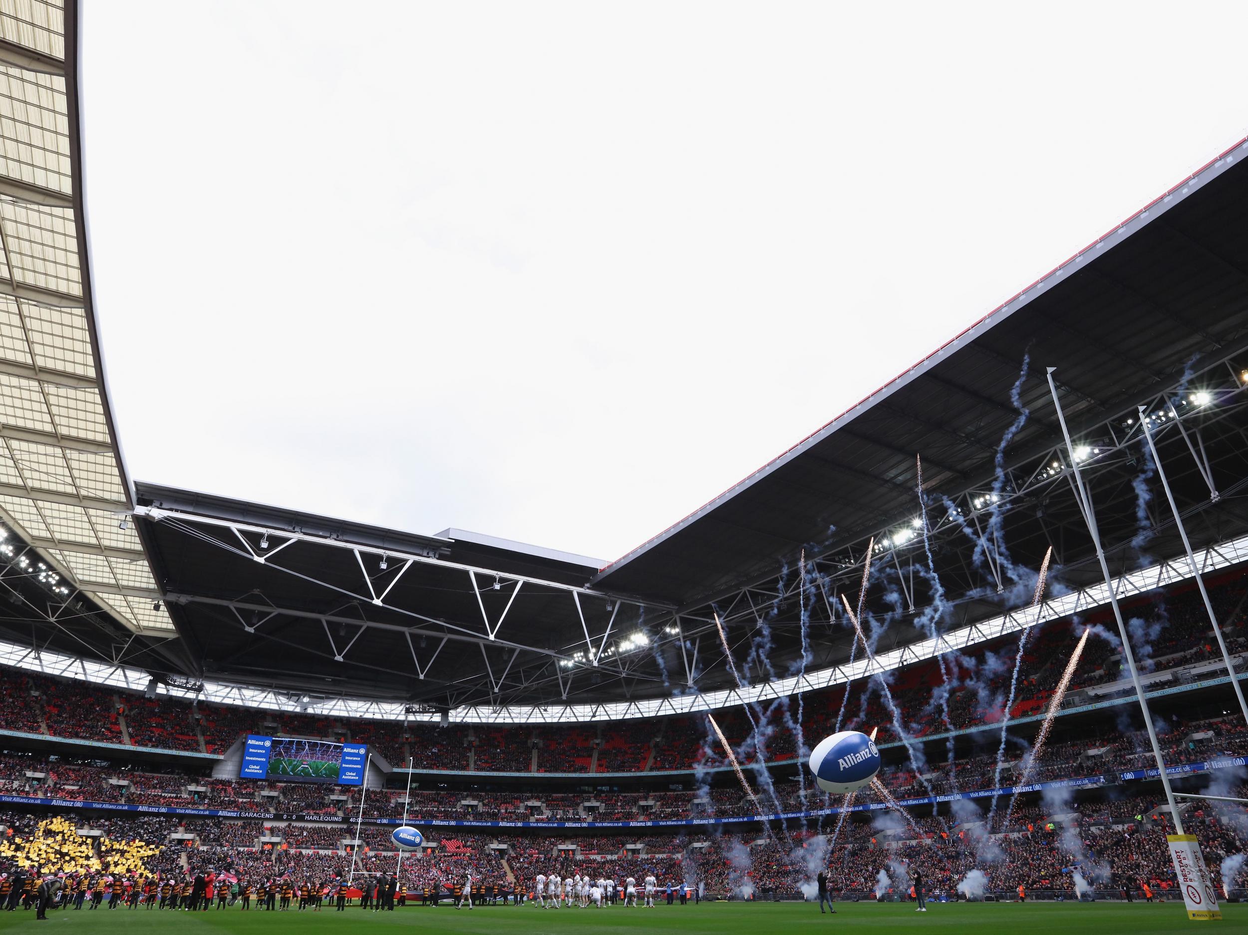 Saracens extended their lead at the top of the Premiership in front of 80,000 fans