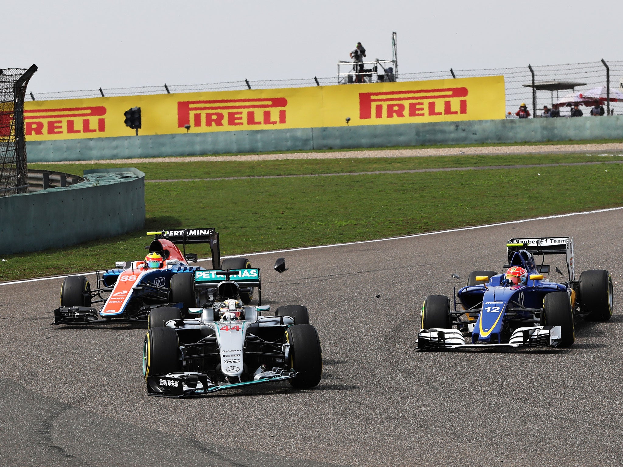 Lewis Hamilton damages his car (Getty)